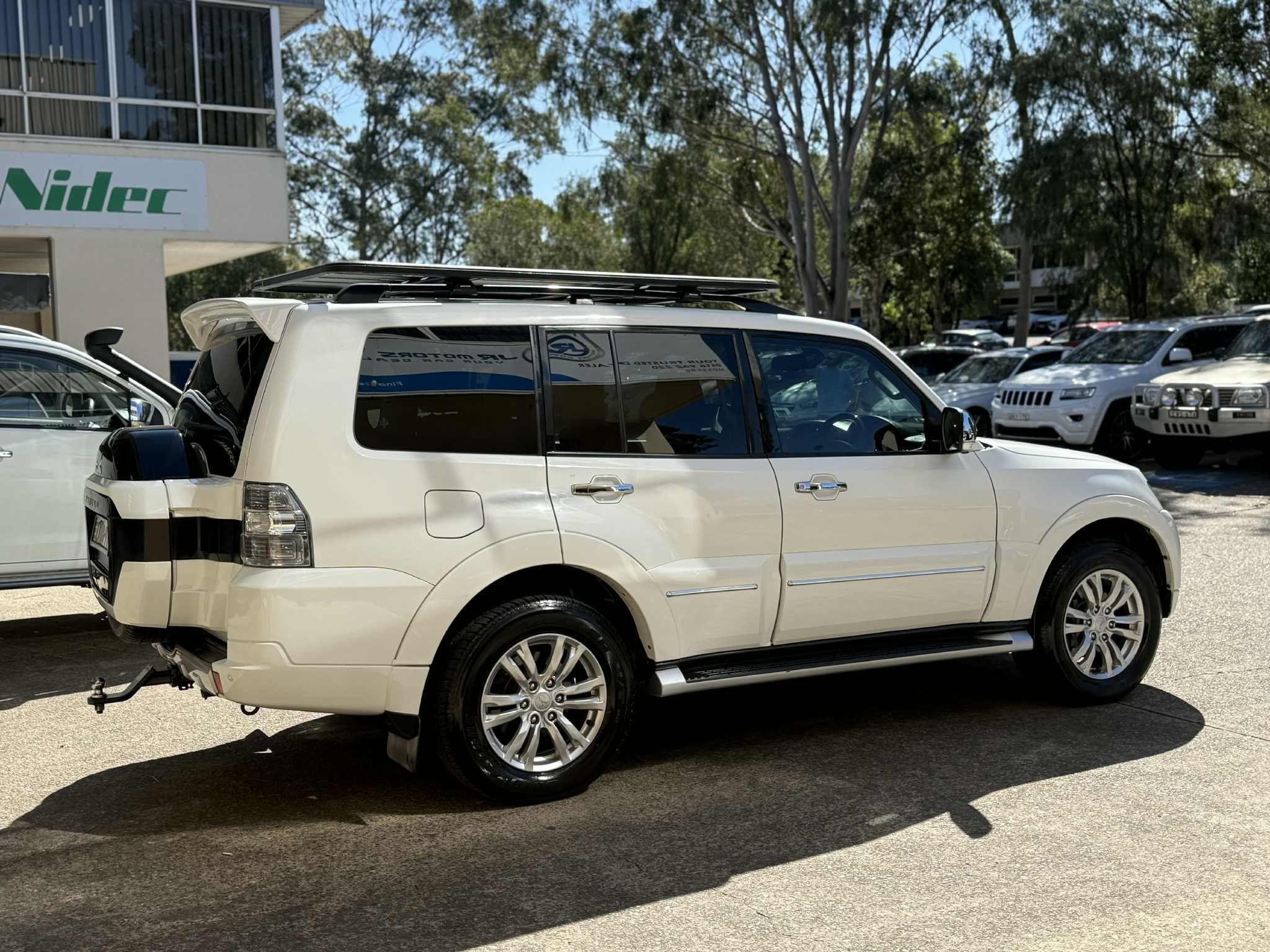 MITSUBISHI PAJERO