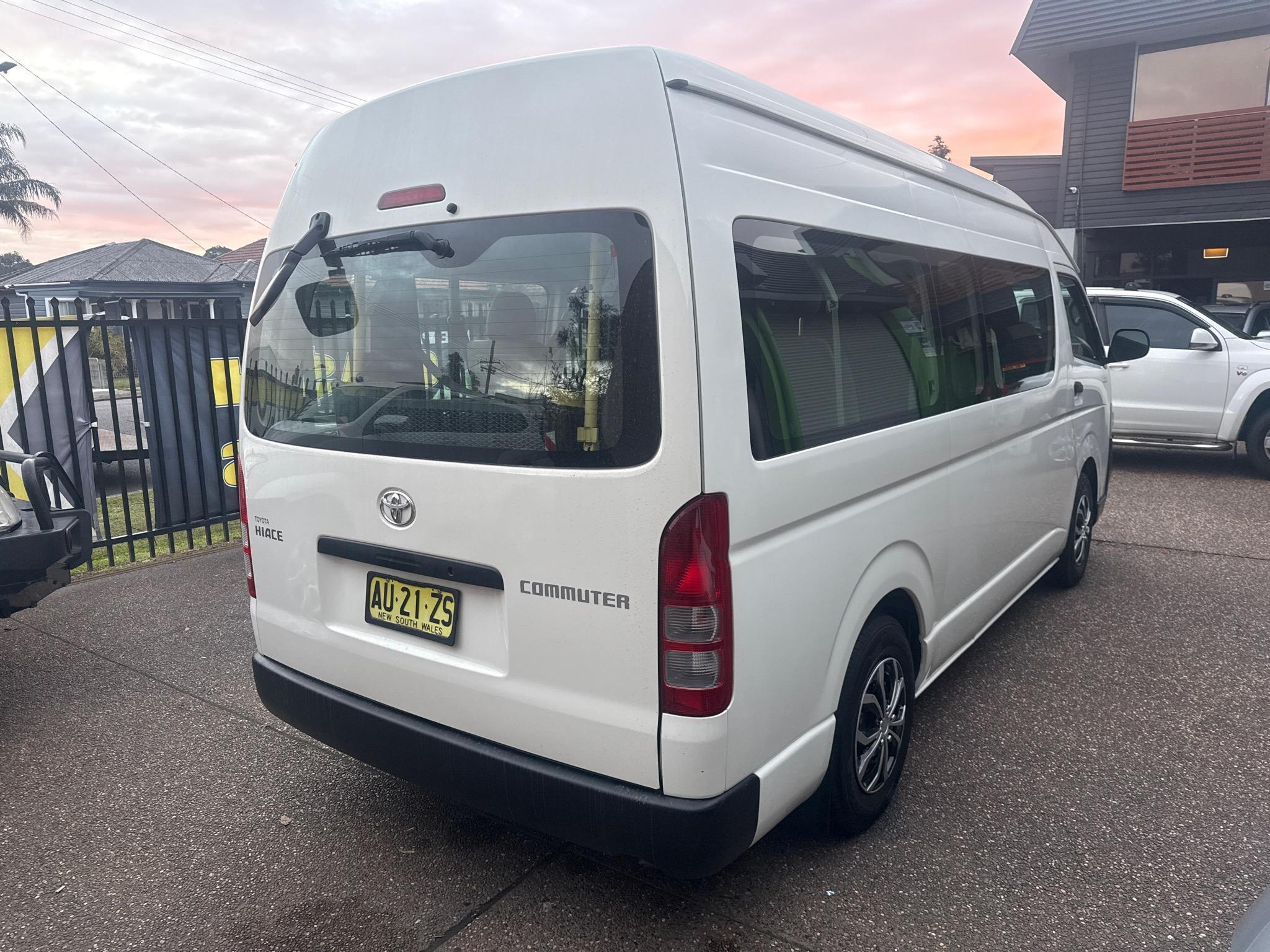 TOYOTA HIACE