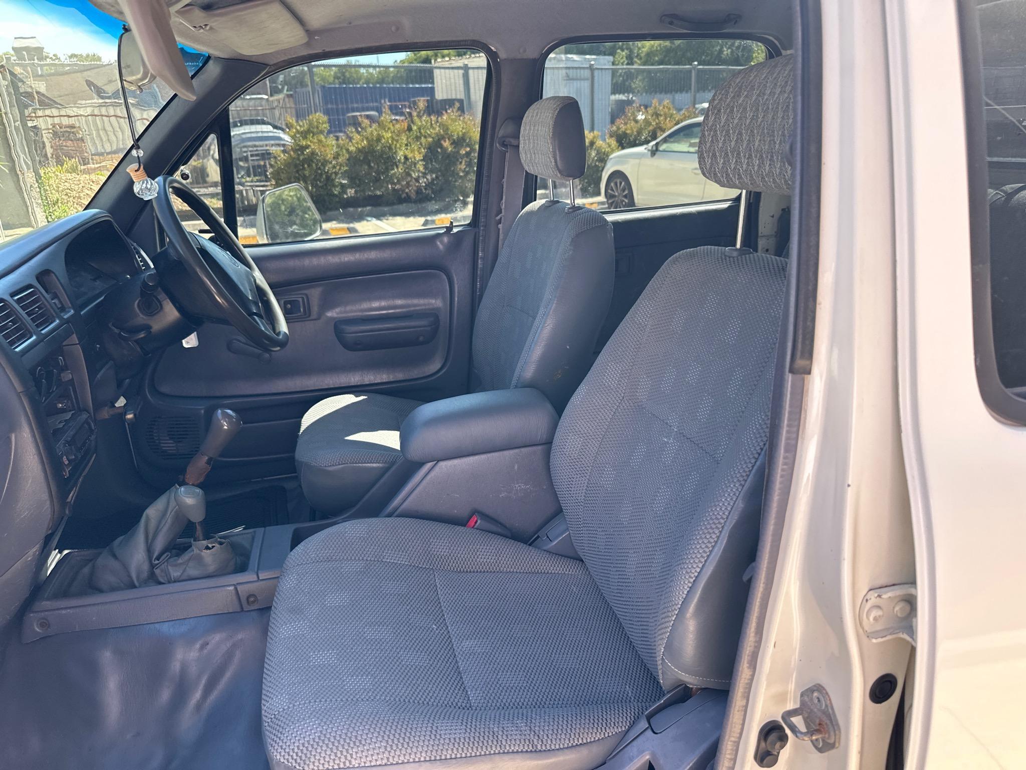 TOYOTA HILUX LN167R MY02 UTILITY DUAL CAB 4DR MAN 5SP, 4X4 1017KG 3.0DI image 9