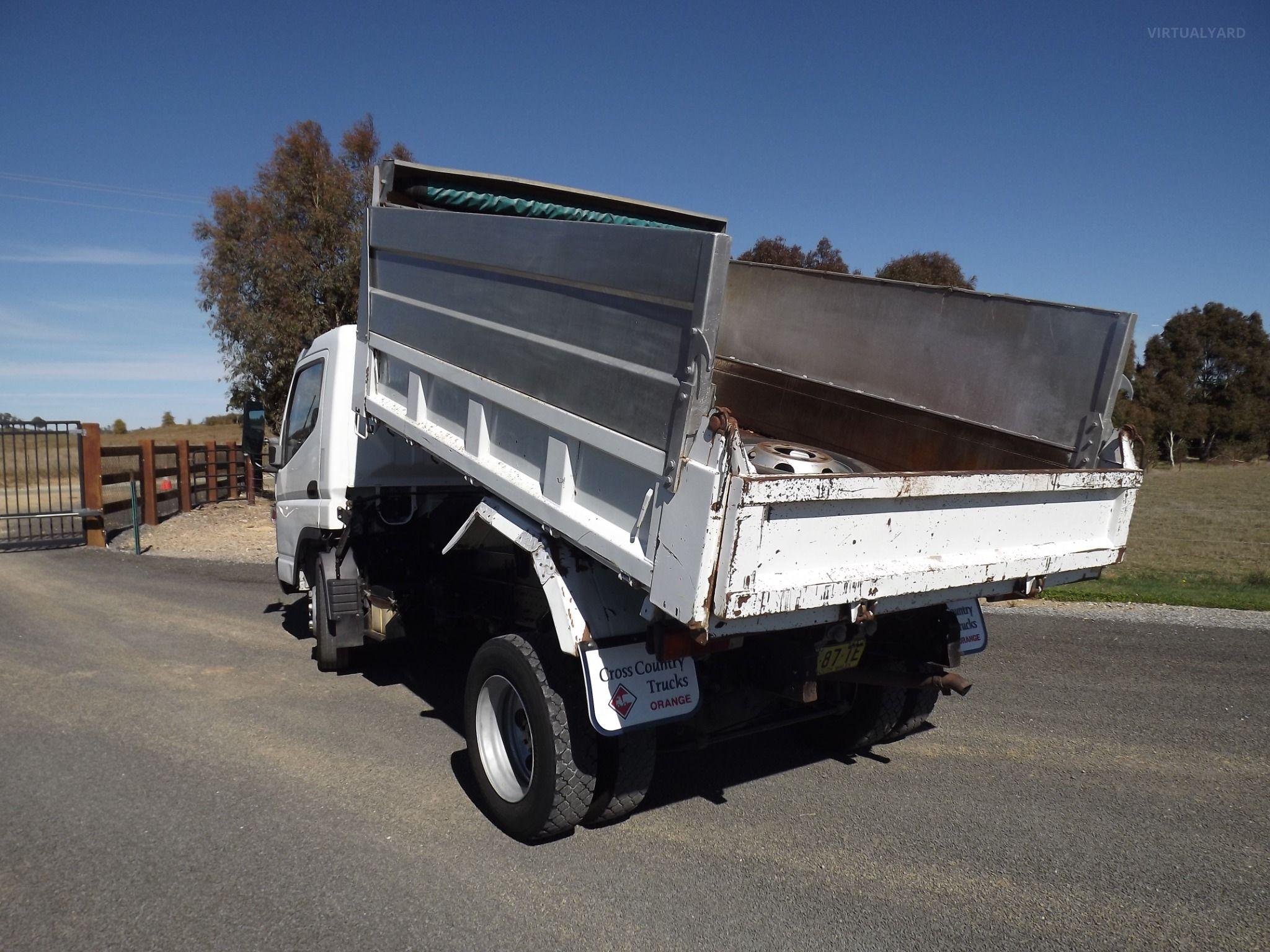 MISUBISHI FUSO CANTER 715