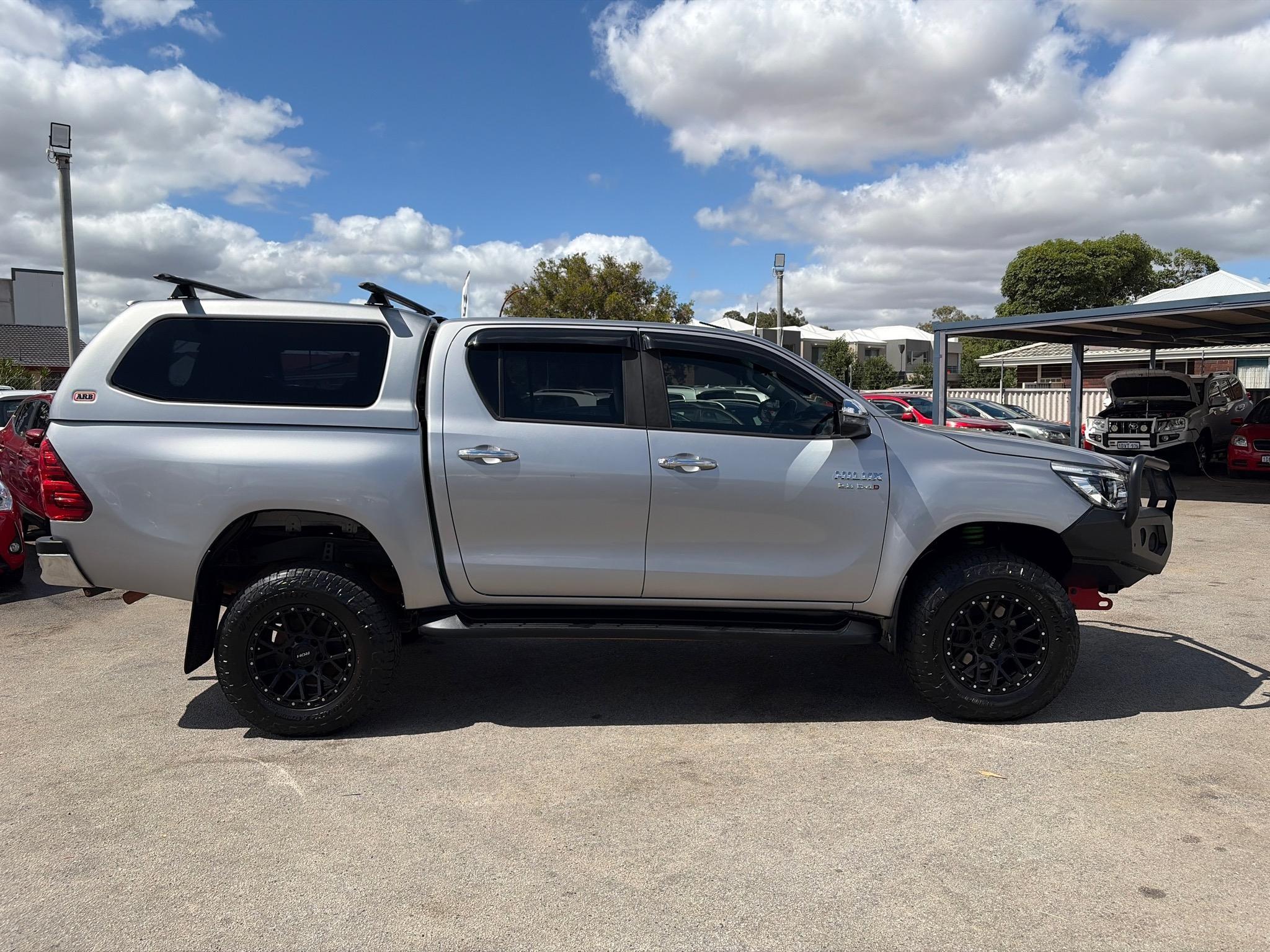 TOYOTA HILUX