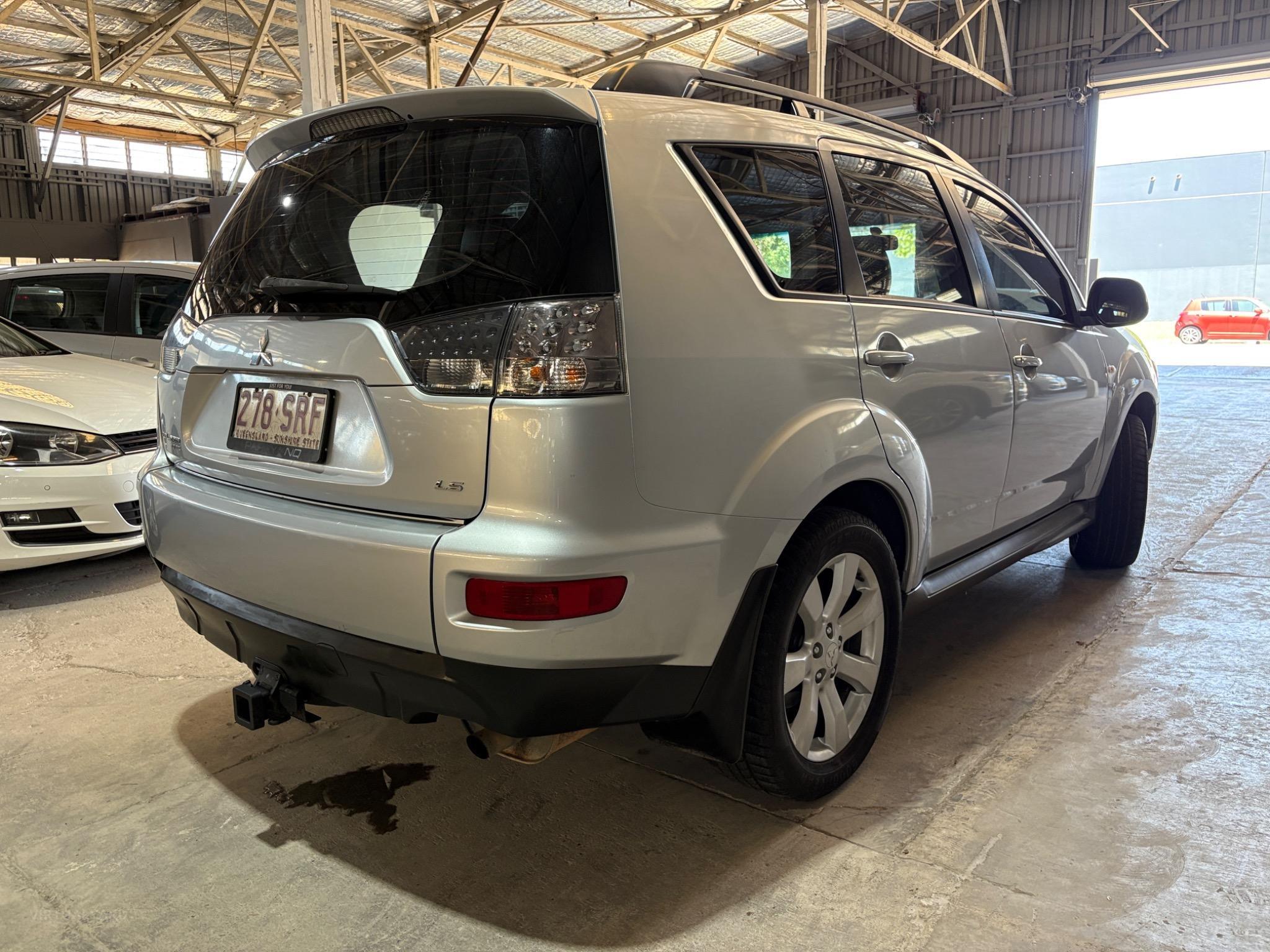 MITSUBISHI OUTLANDER