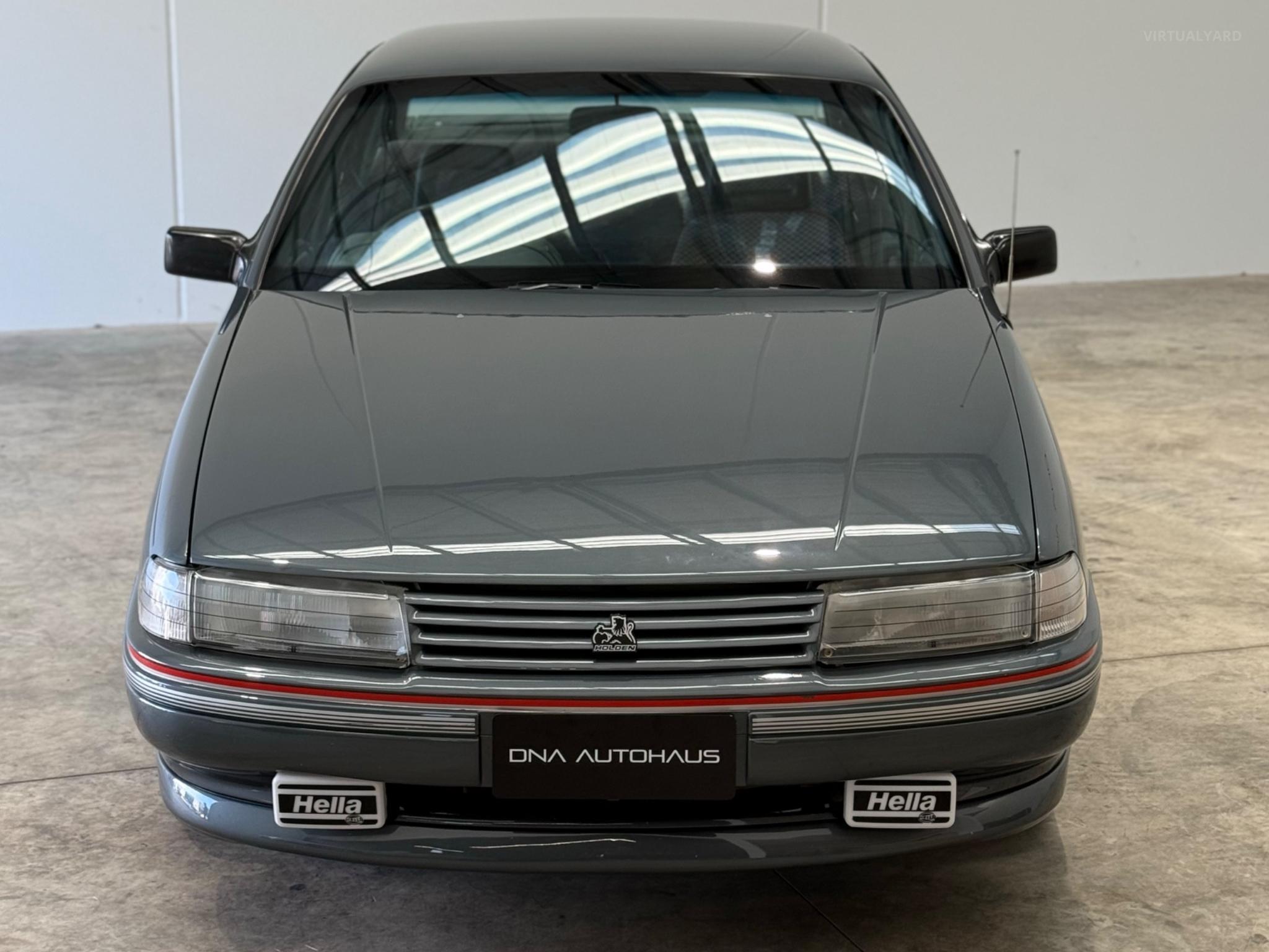 HOLDEN COMMODORE