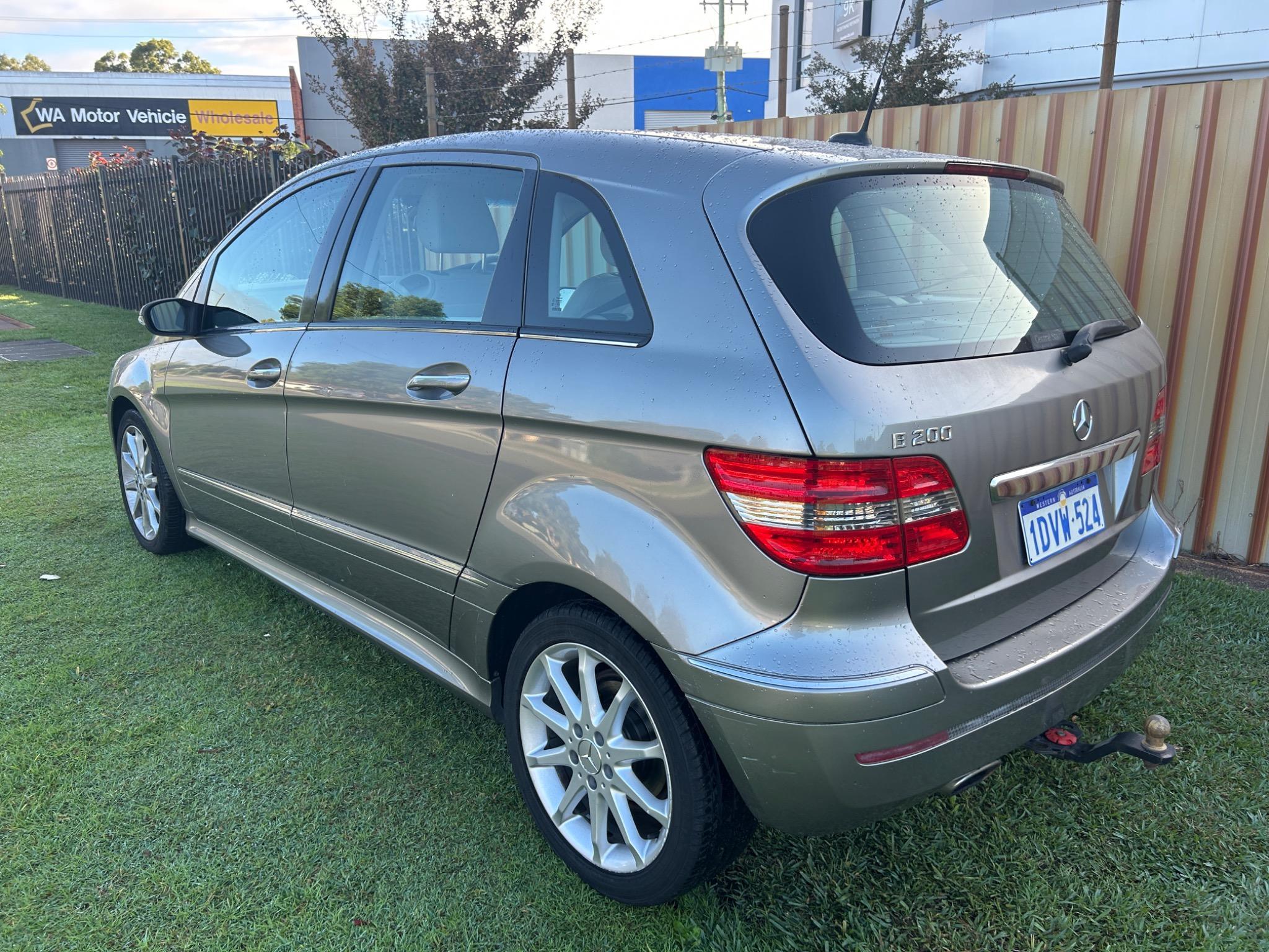 MERCEDES-BENZ B200