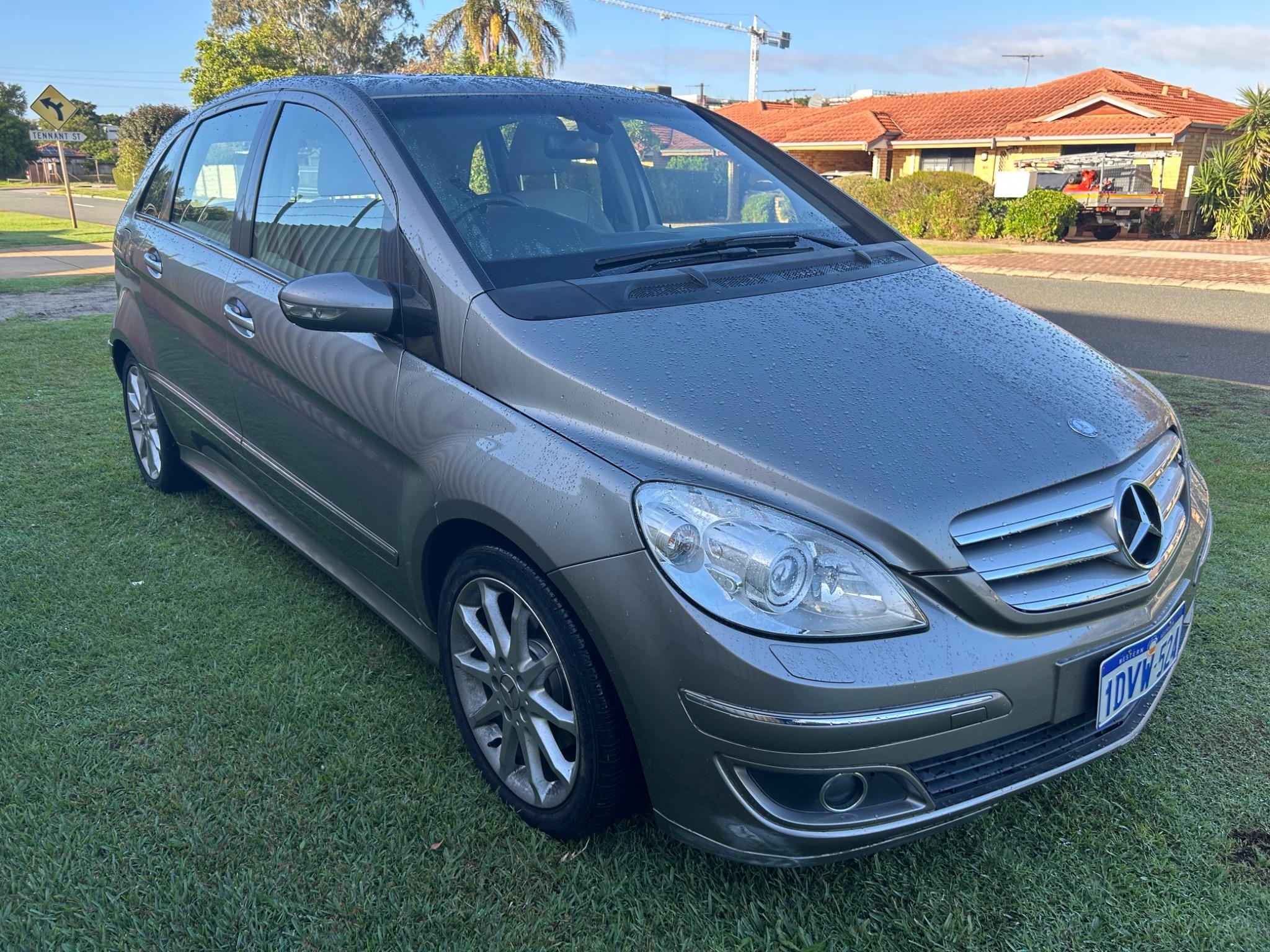 MERCEDES-BENZ B200