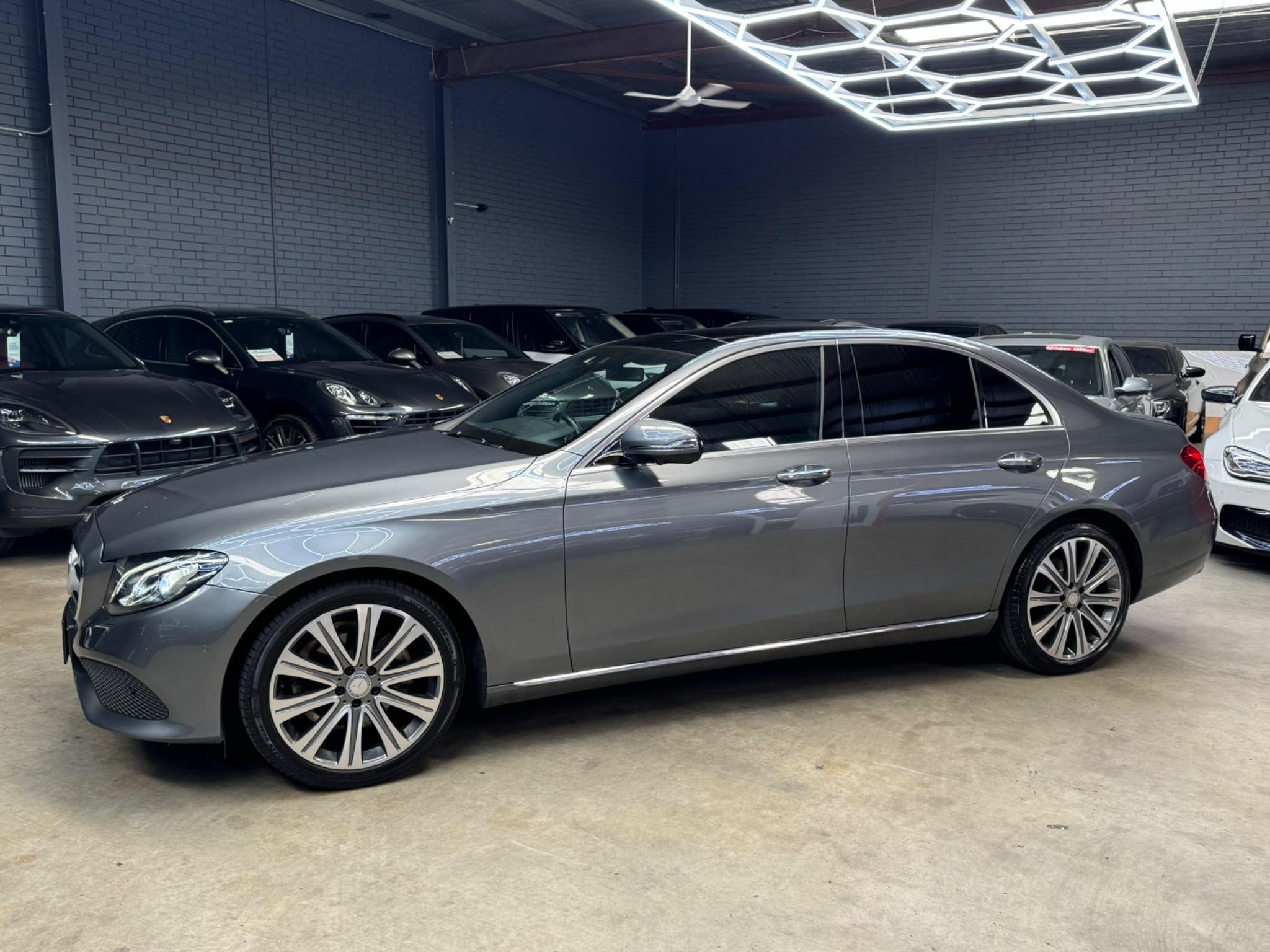 MERCEDES-BENZ E200