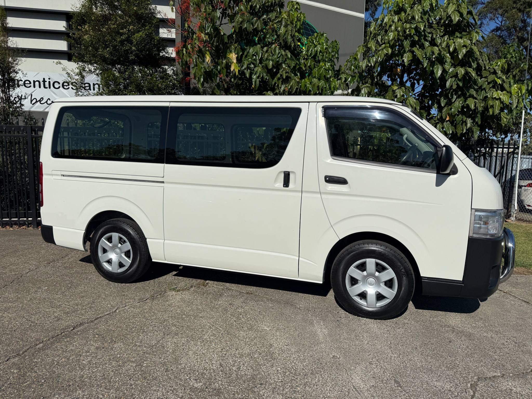 TOYOTA HIACE