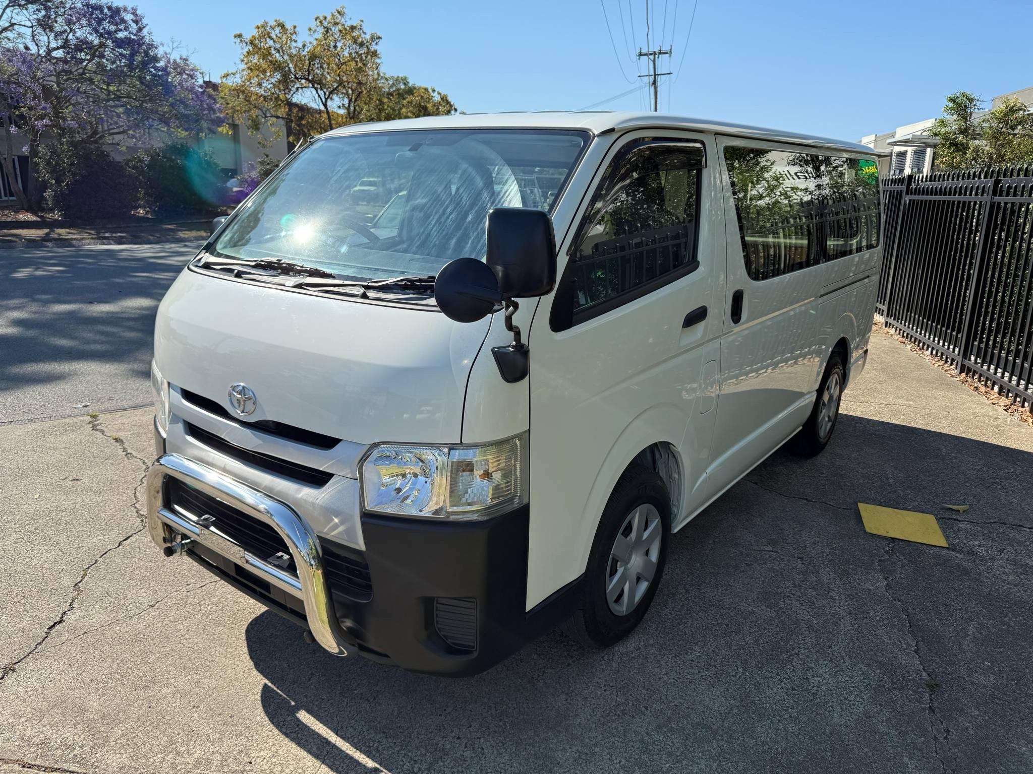 TOYOTA HIACE