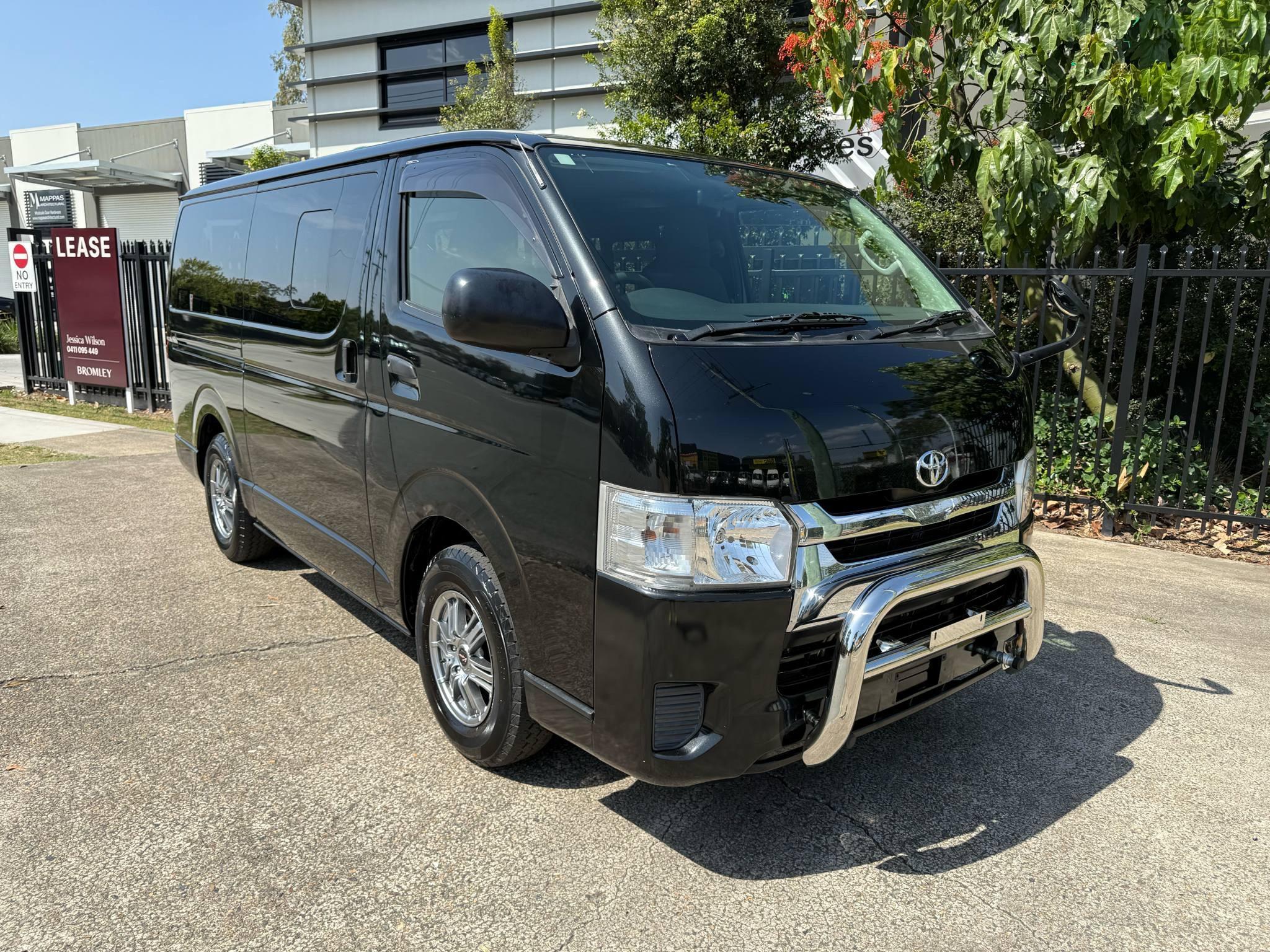TOYOTA HIACE