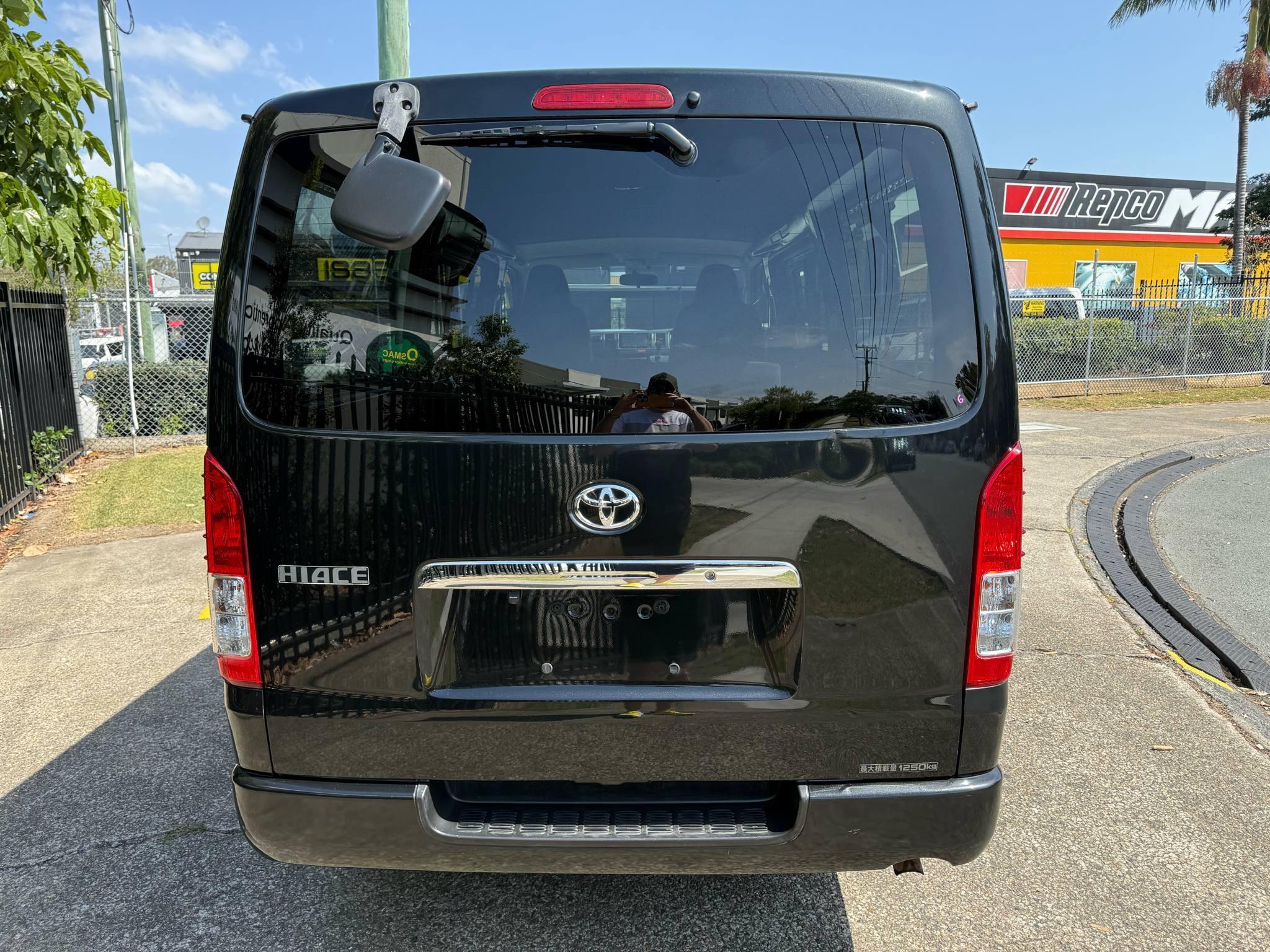 TOYOTA HIACE