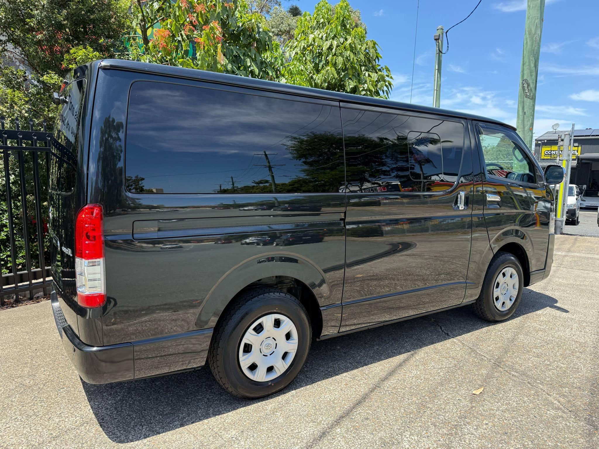 TOYOTA HIACE