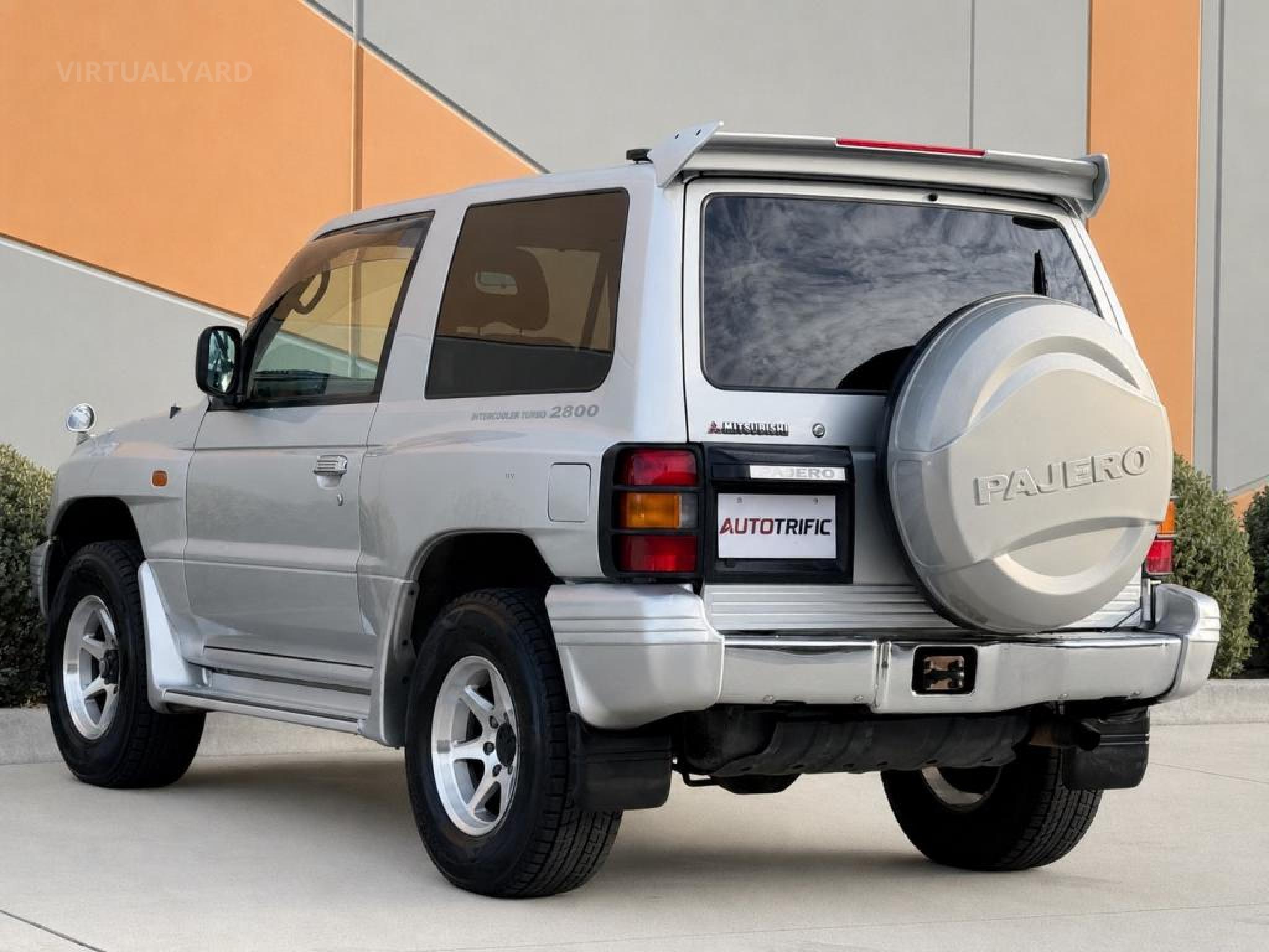 MITSUBISHI PAJERO