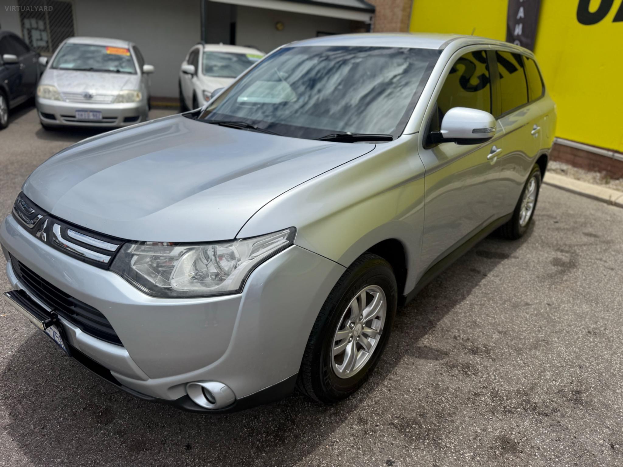 MITSUBISHI OUTLANDER