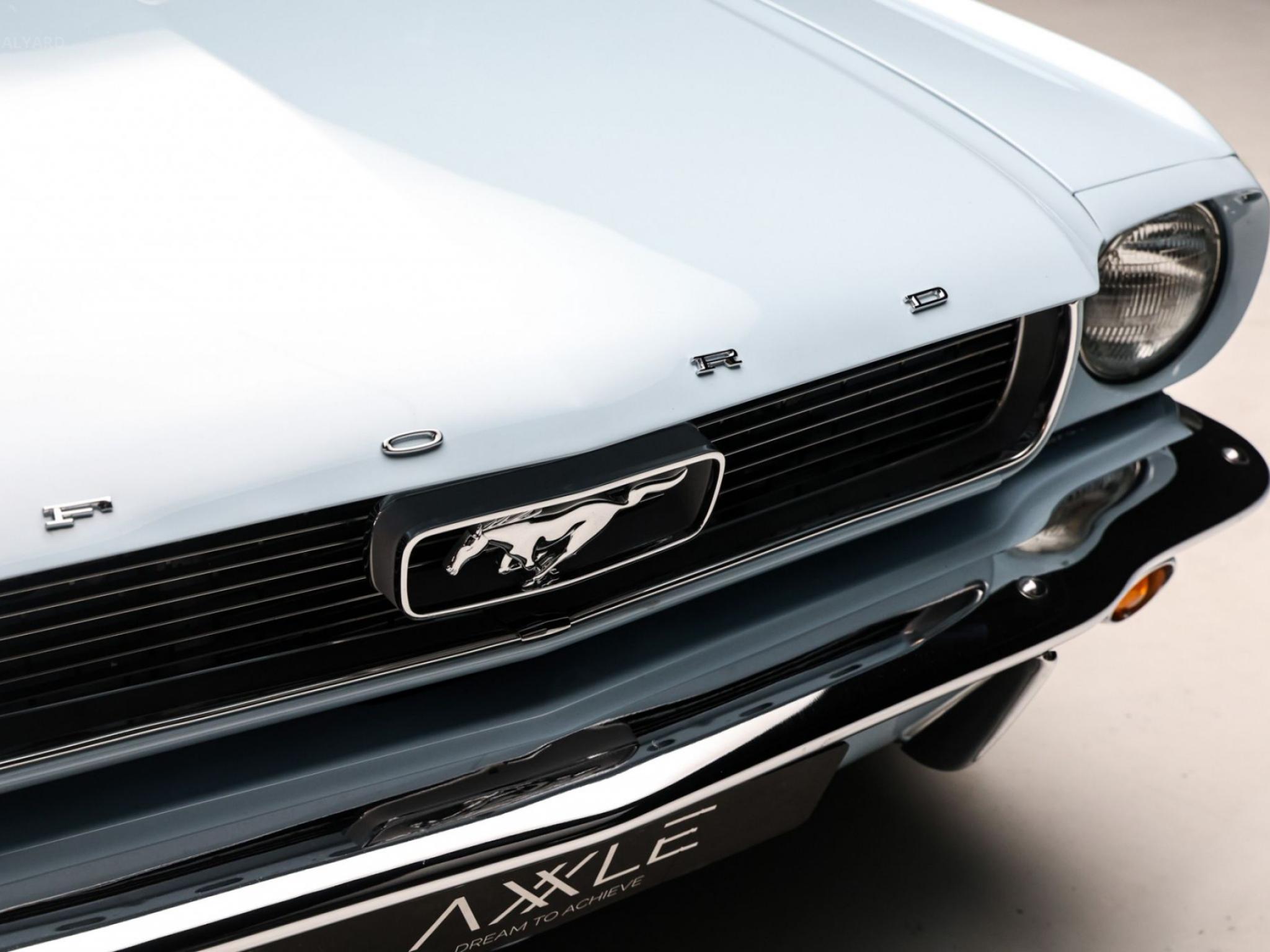 FORD MUSTANG