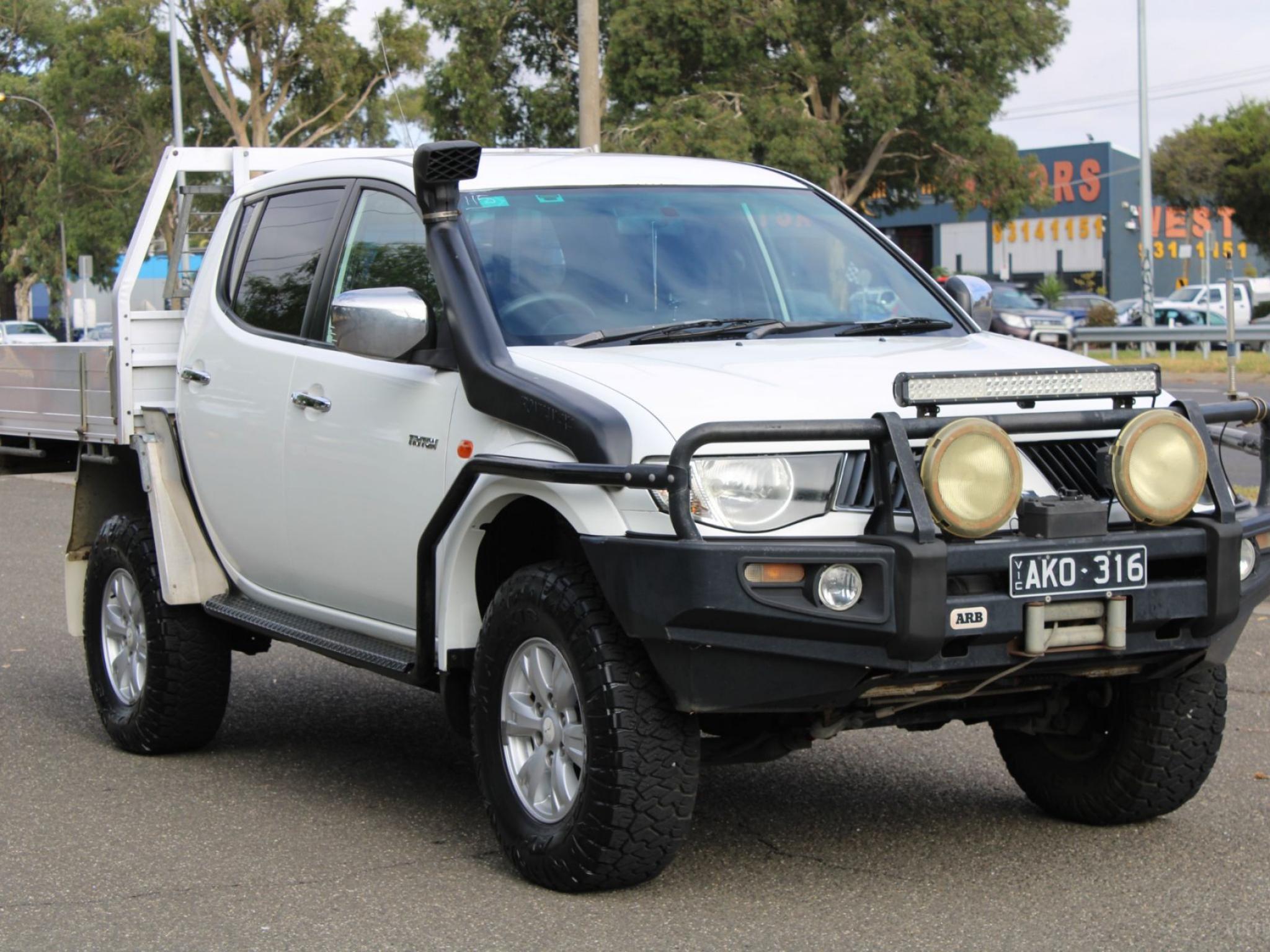 MITSUBISHI TRITON