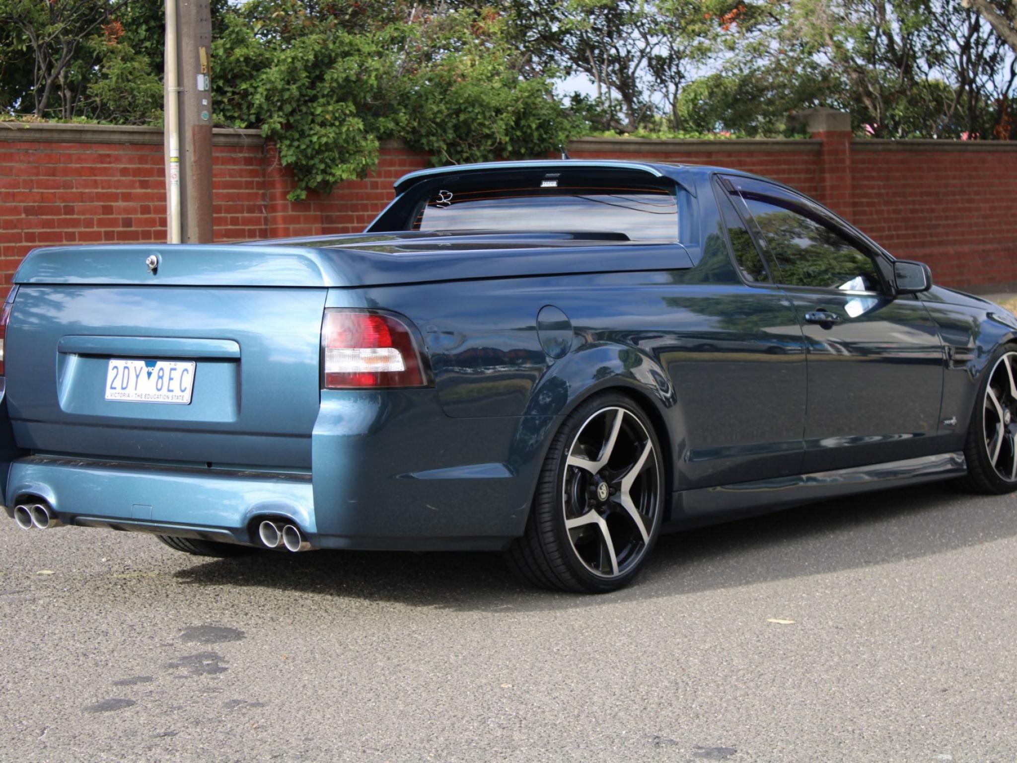 HOLDEN COMMODORE