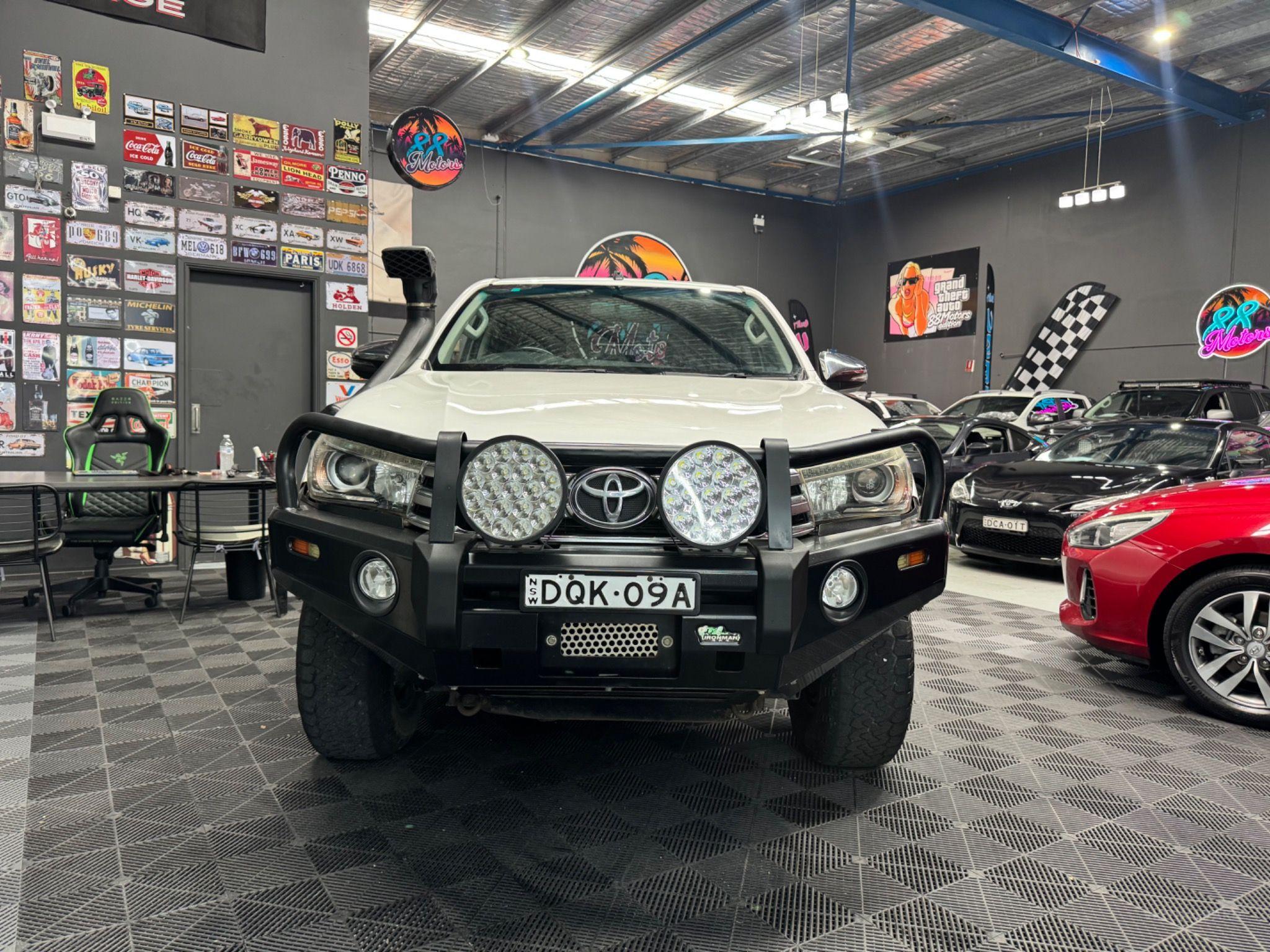 TOYOTA HILUX
