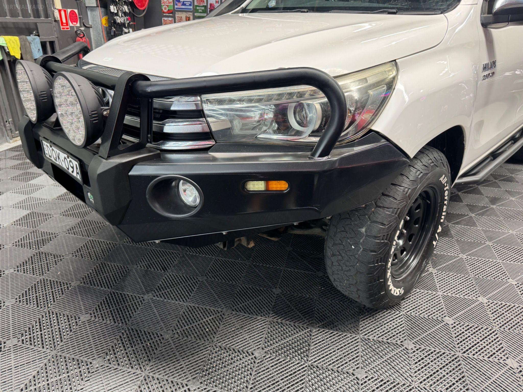 TOYOTA HILUX