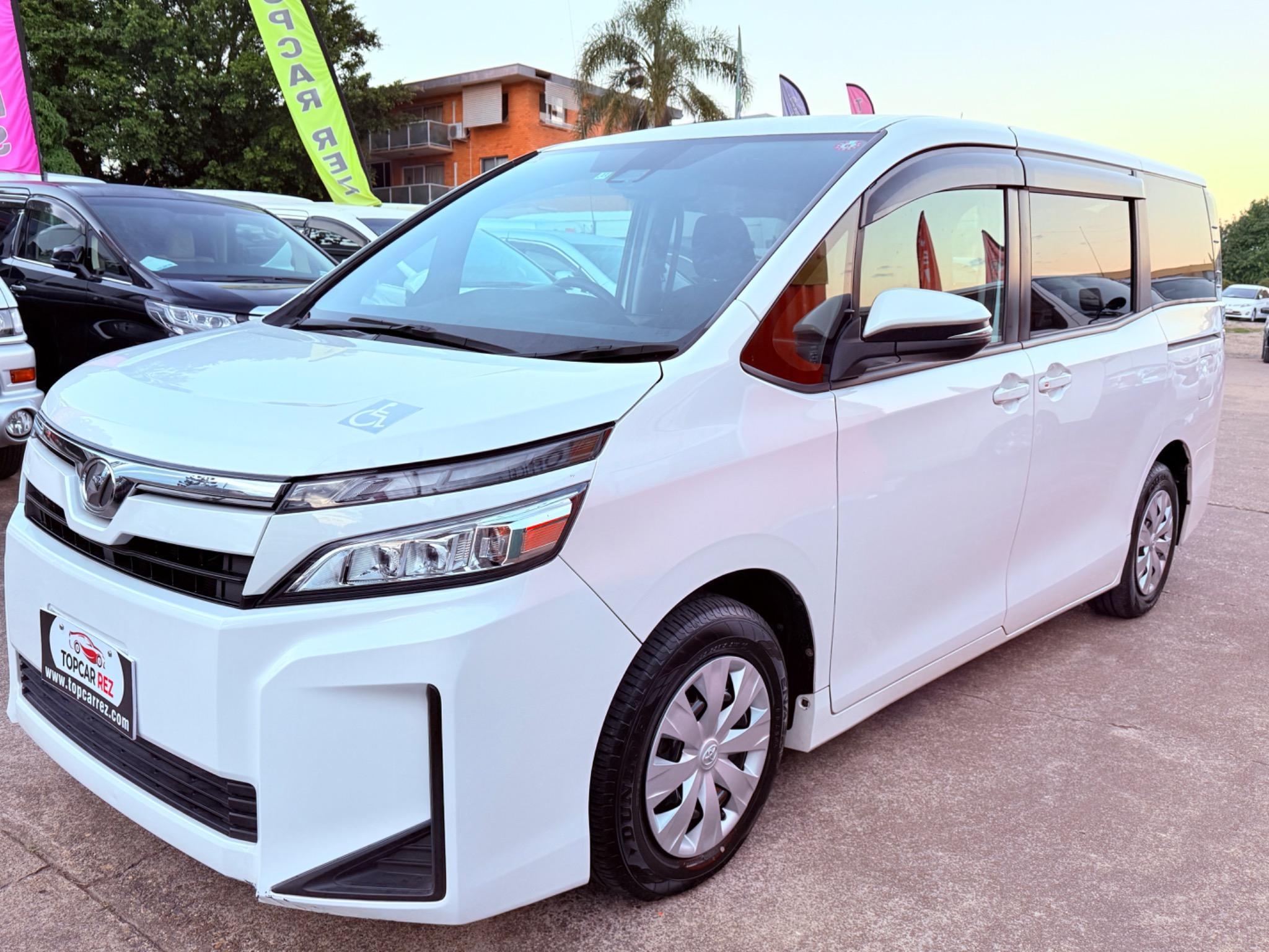 TOYOTA VOXY