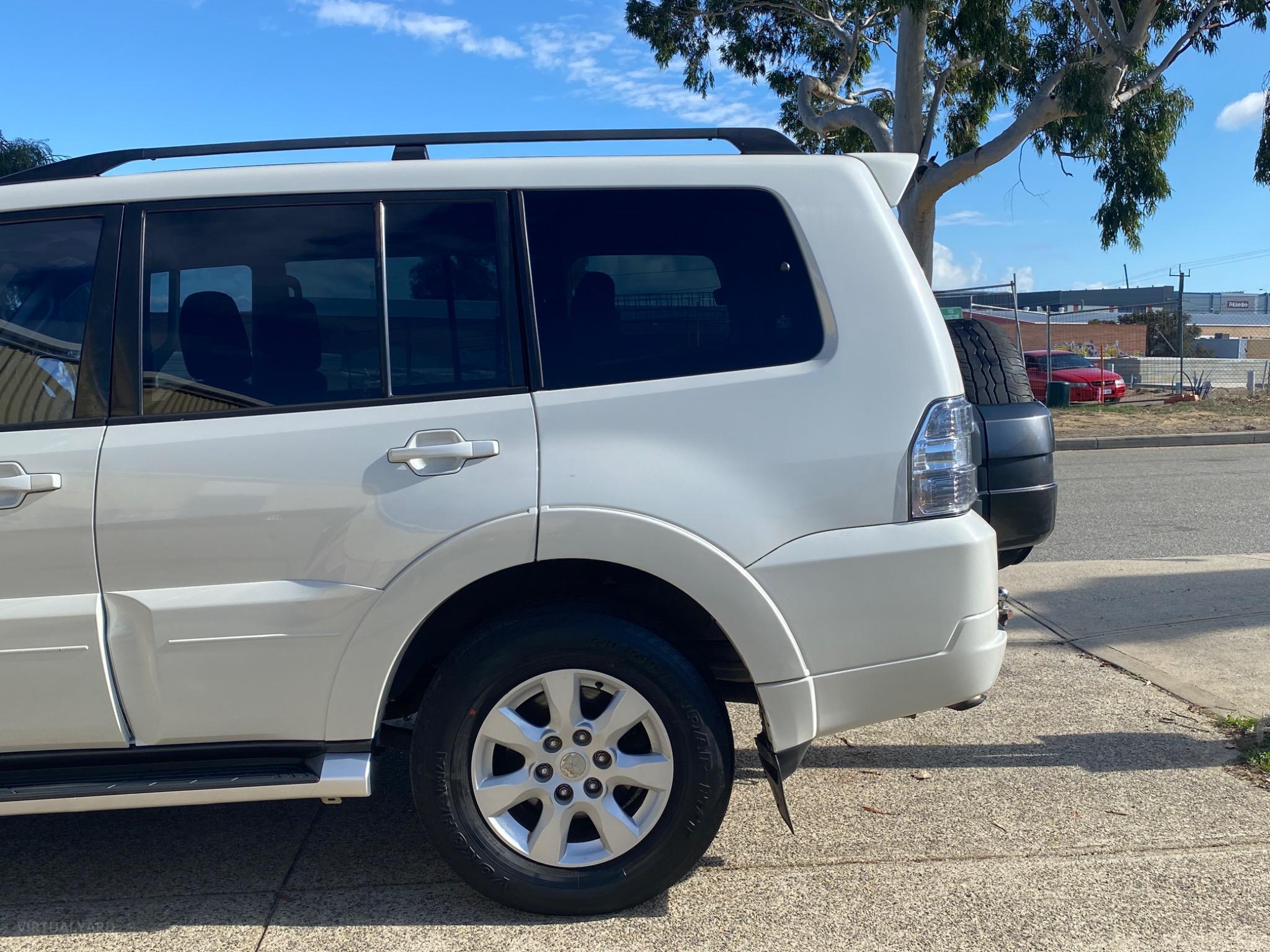 MITSUBISHI PAJERO