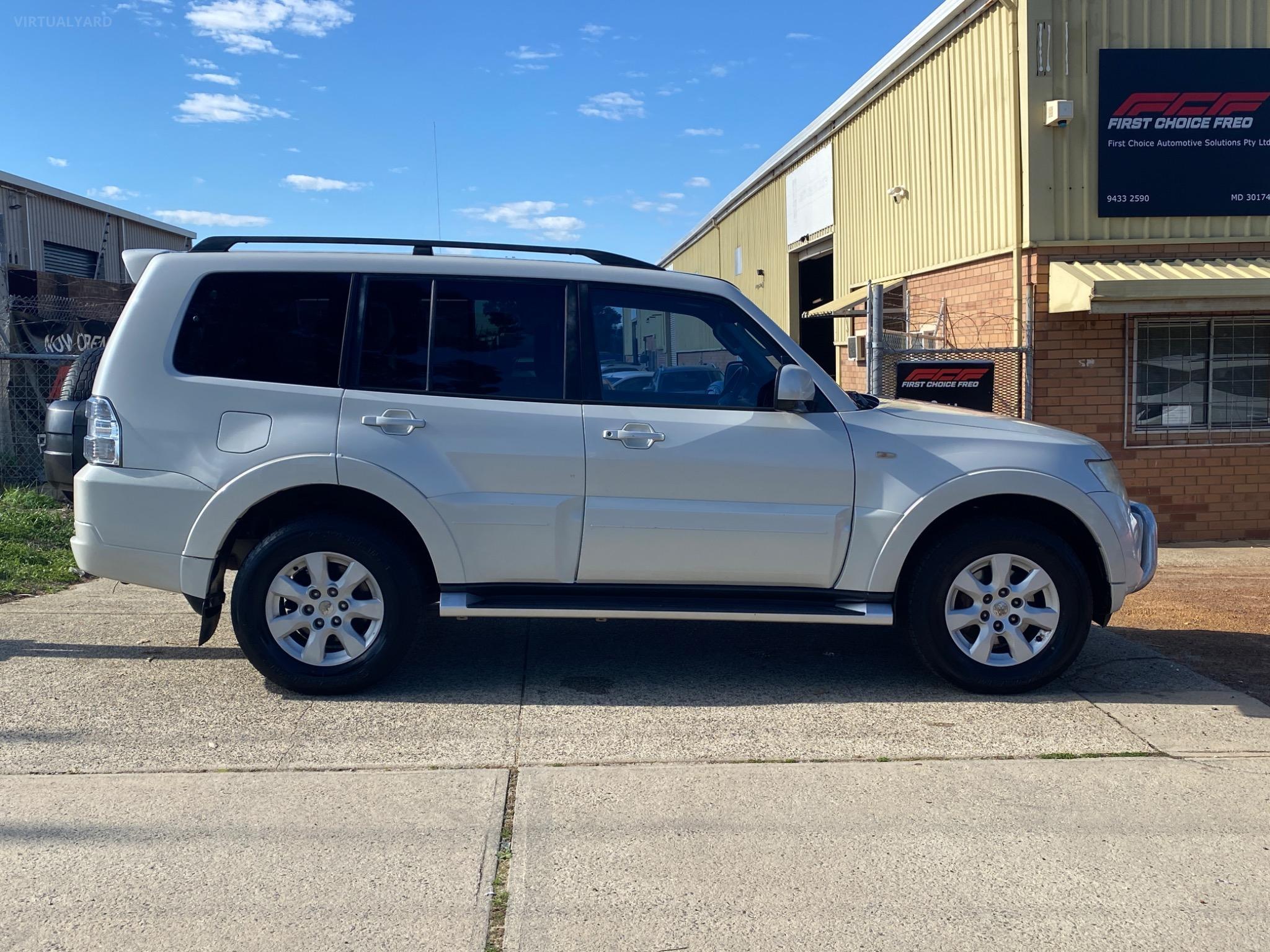 MITSUBISHI PAJERO