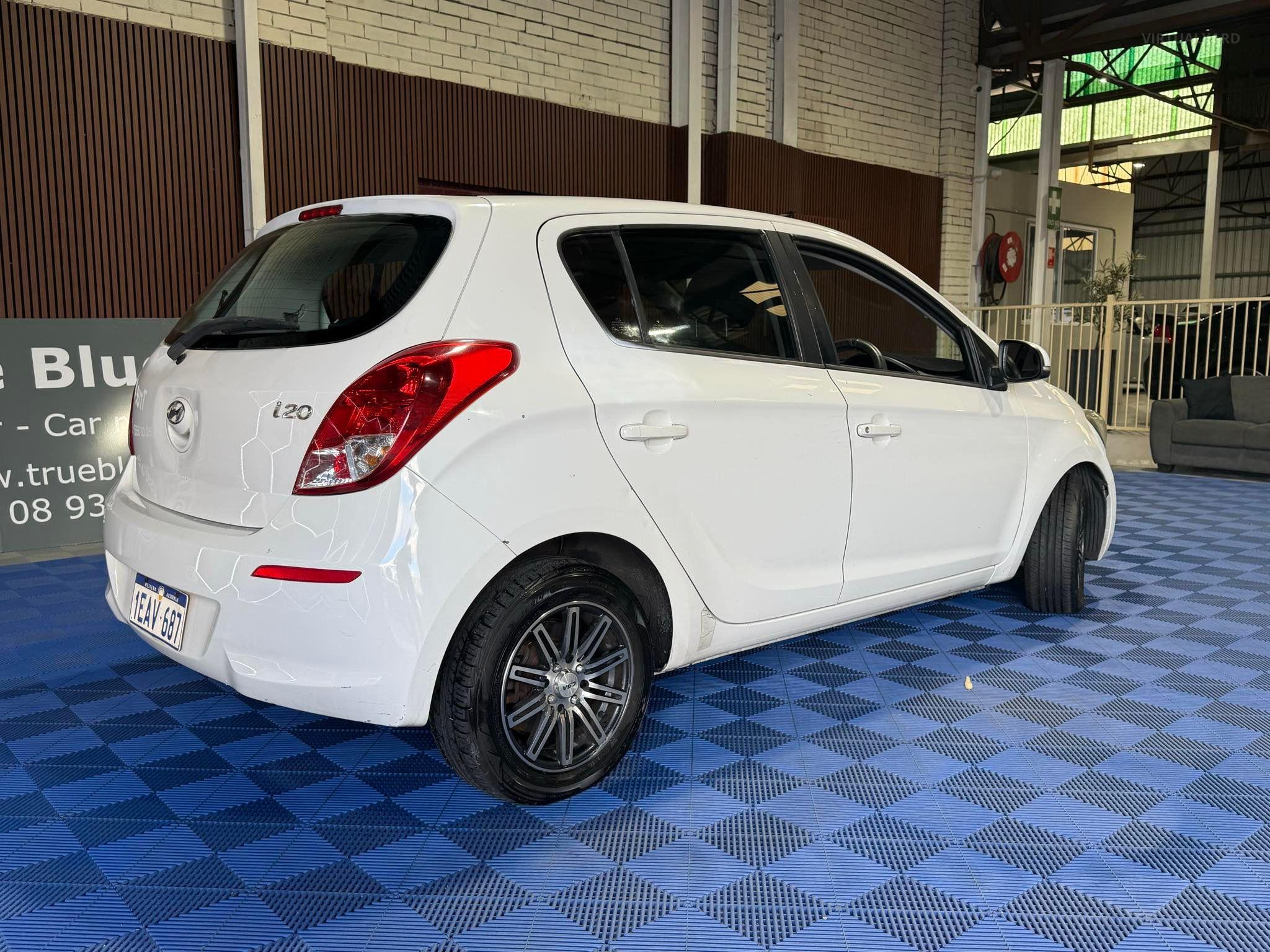 HYUNDAI i20