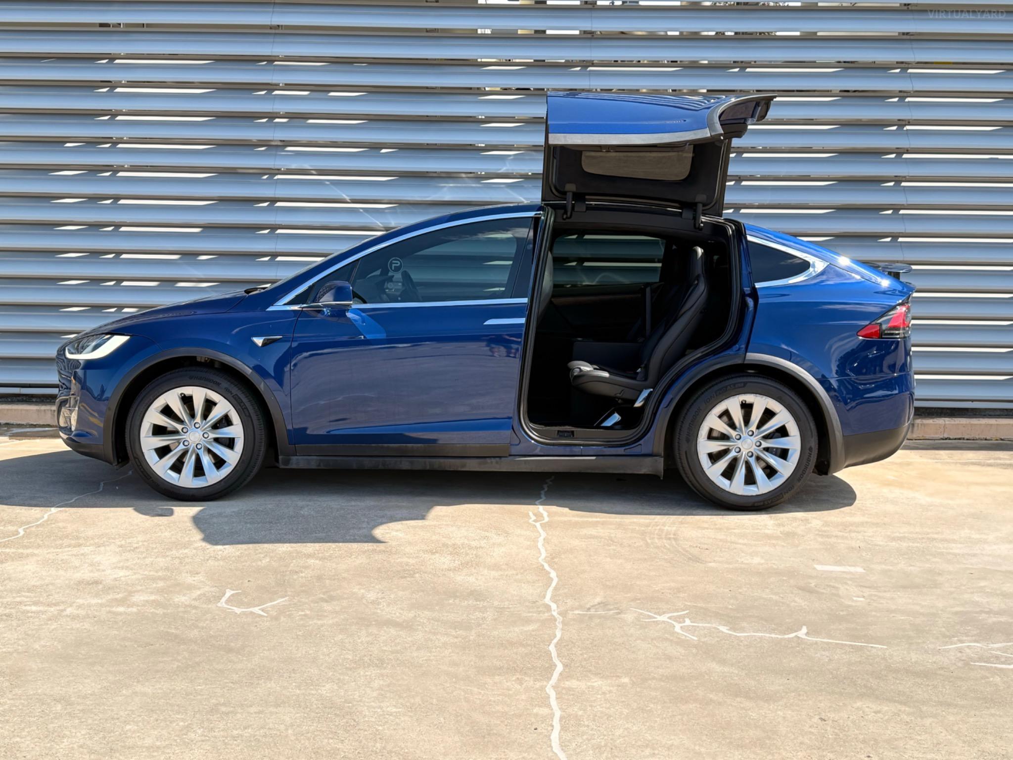 TESLA MODEL X