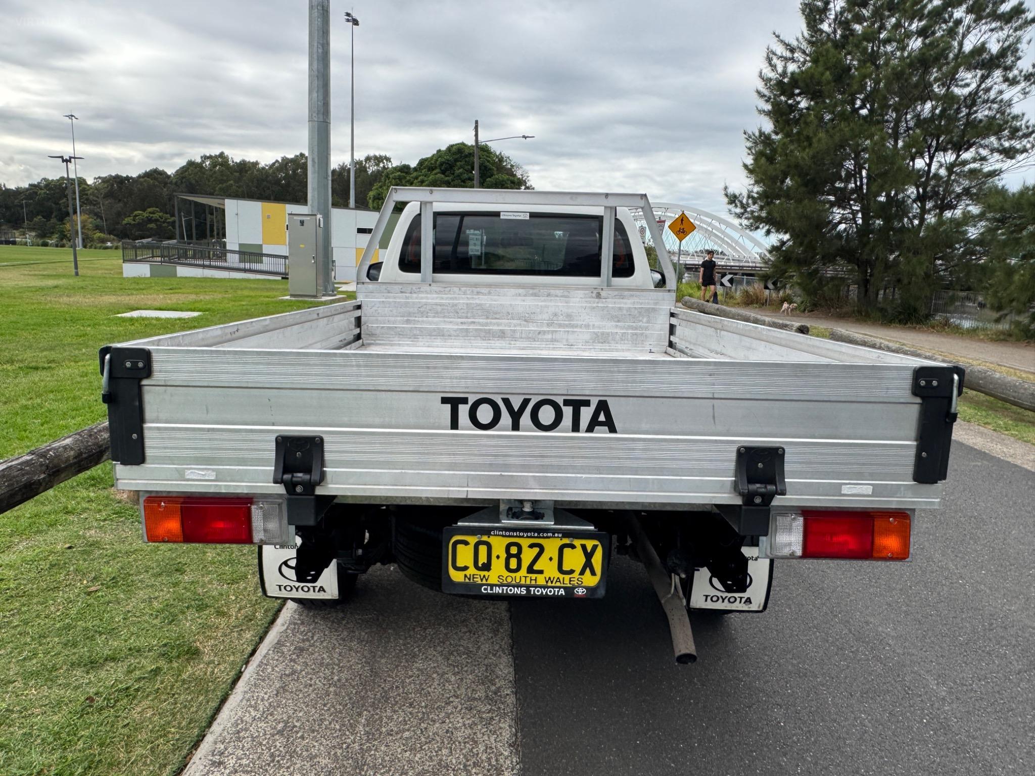 TOYOTA HILUX