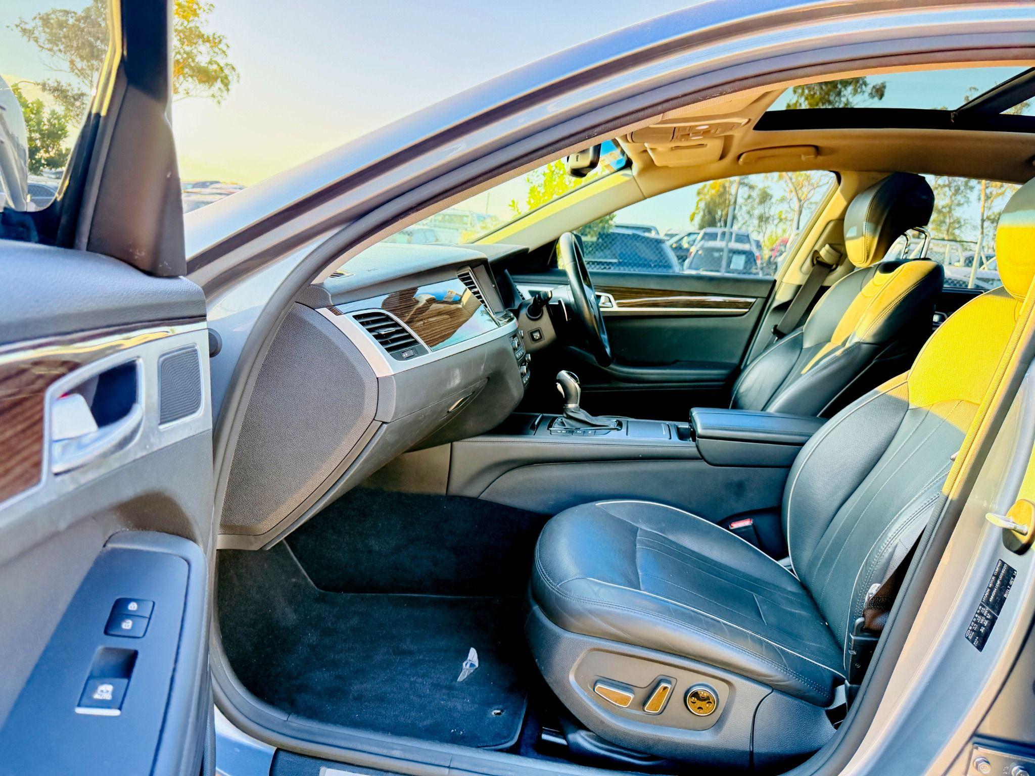 HYUNDAI GENESIS