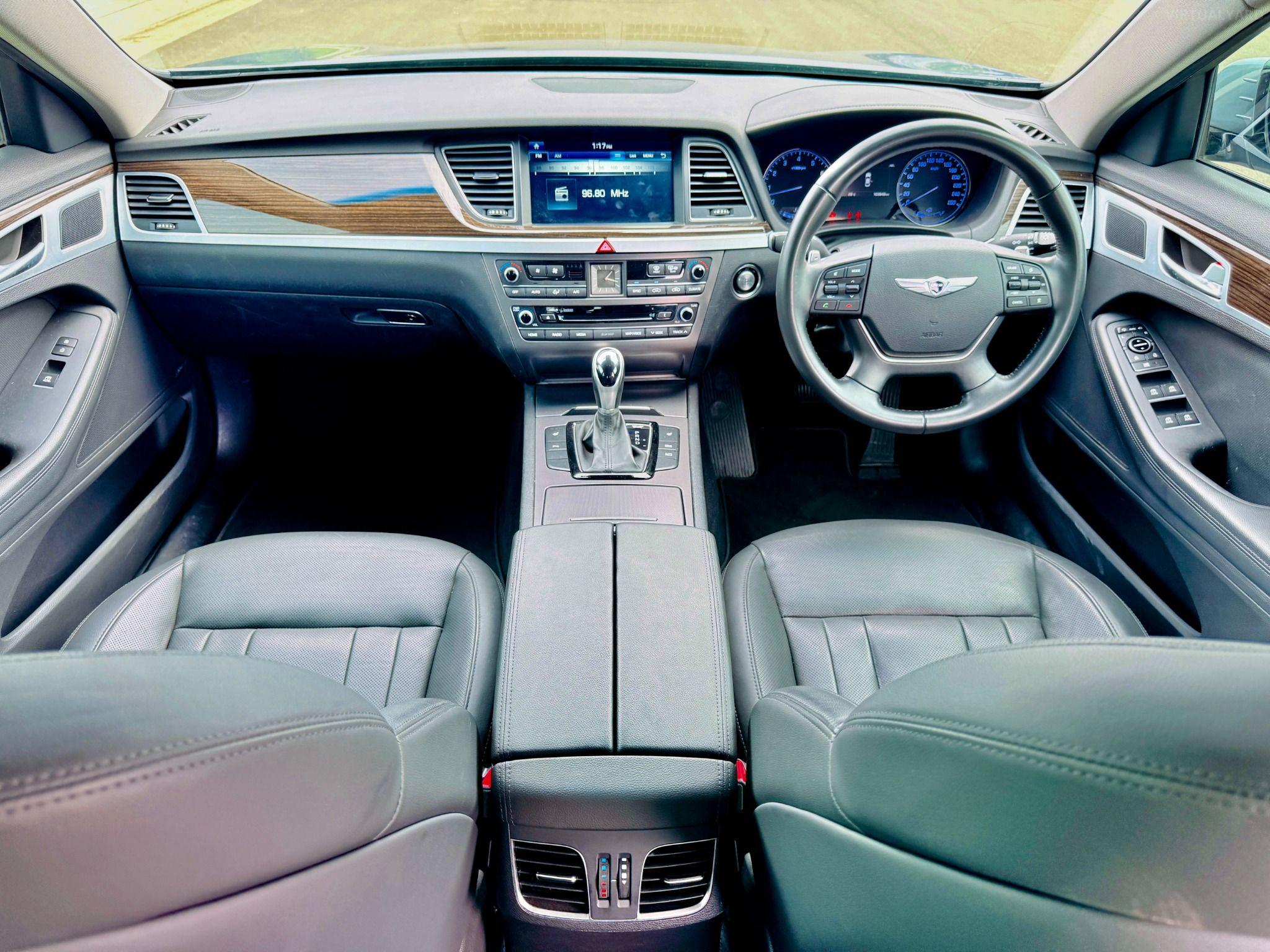 HYUNDAI GENESIS
