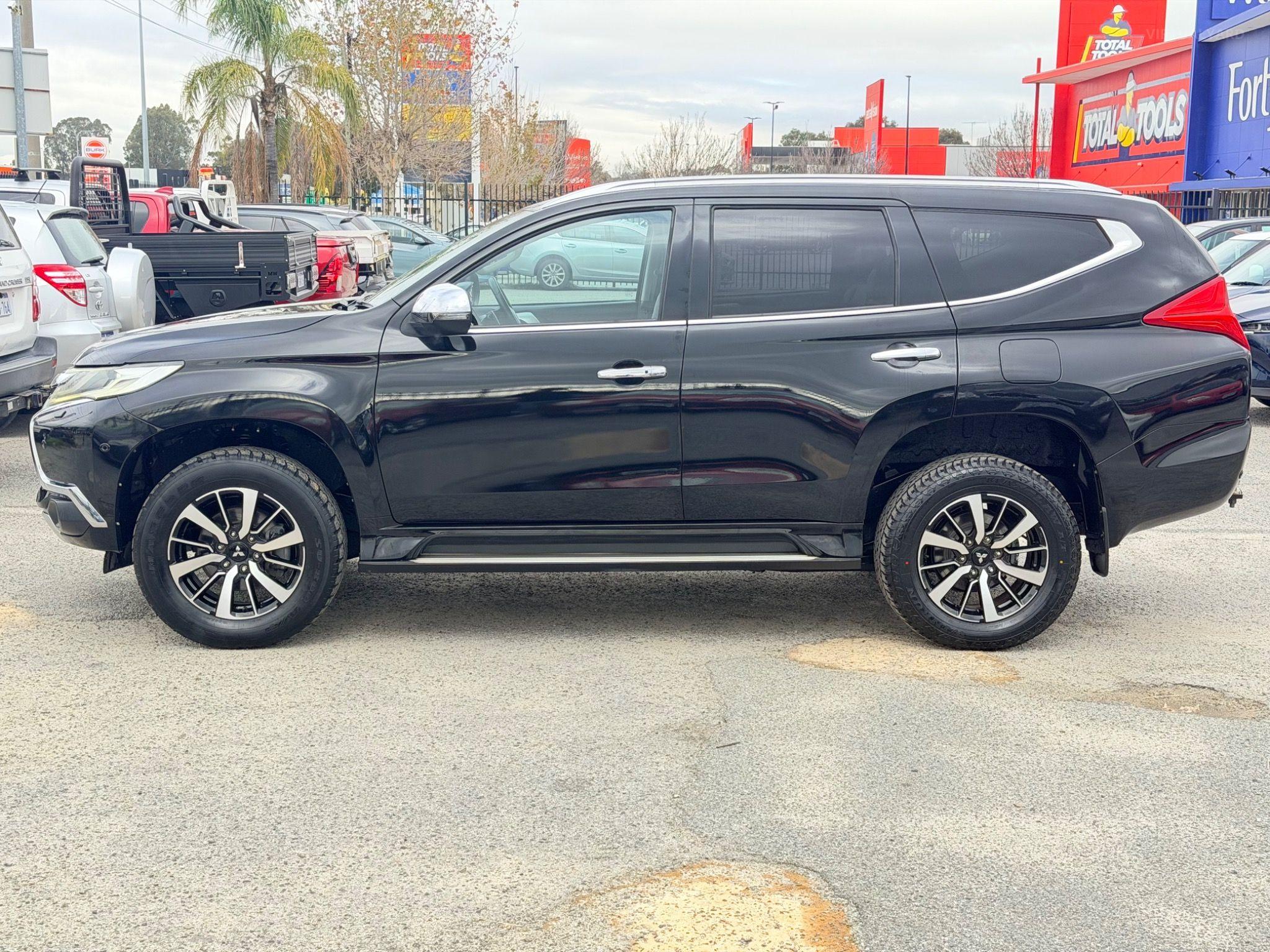 MITSUBISHI PAJERO SPORT