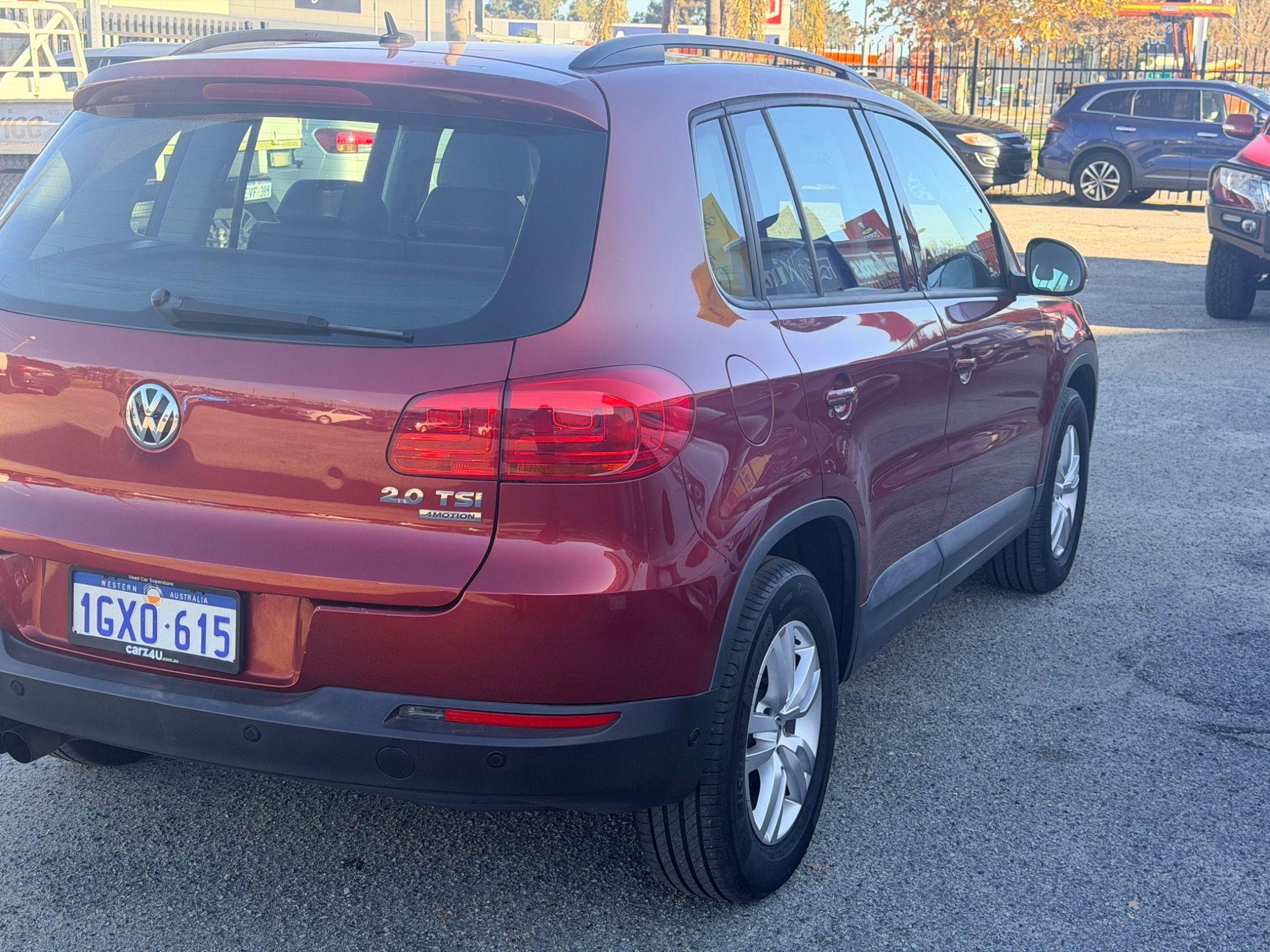 VOLKSWAGEN TIGUAN