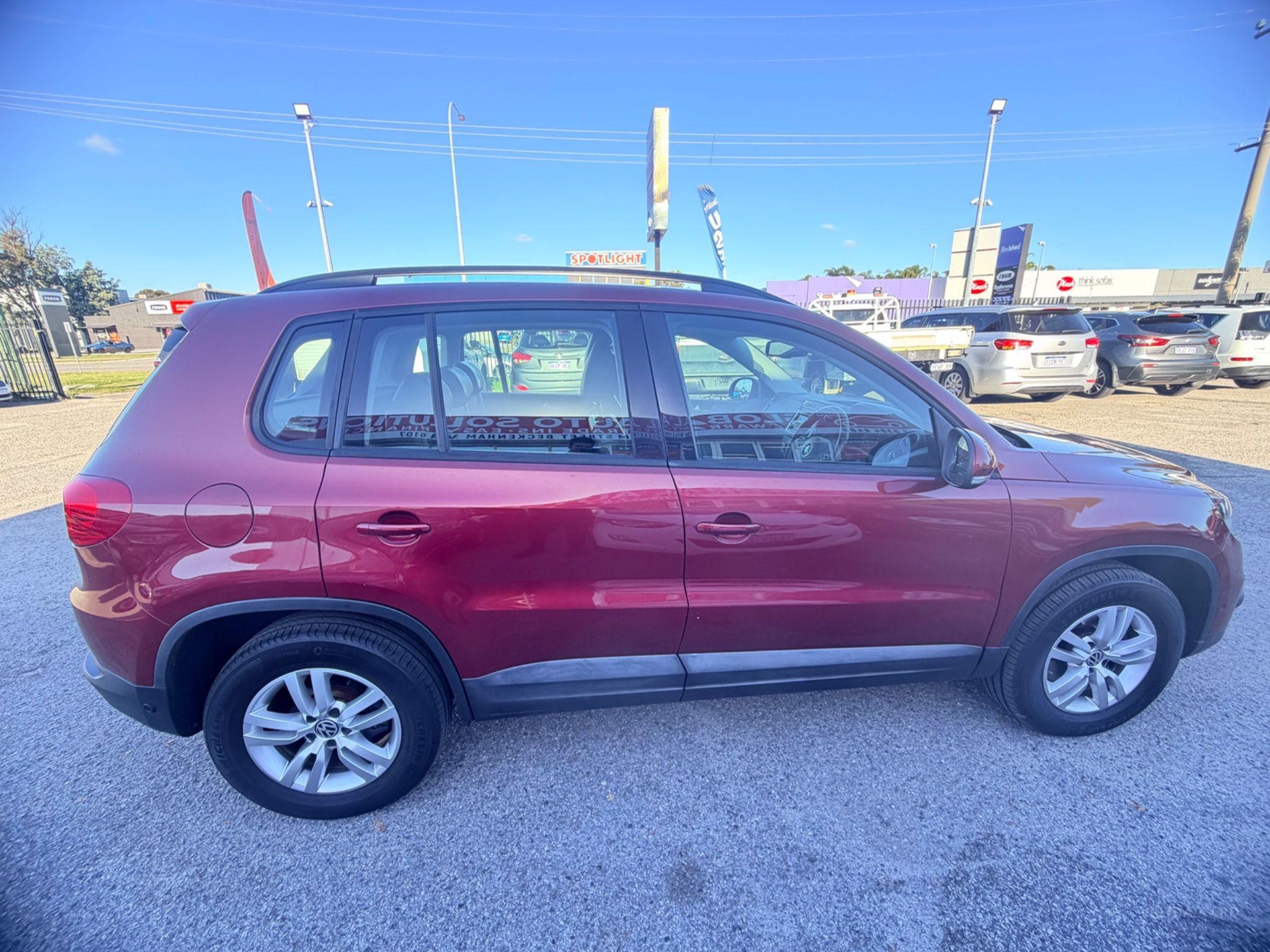 VOLKSWAGEN TIGUAN