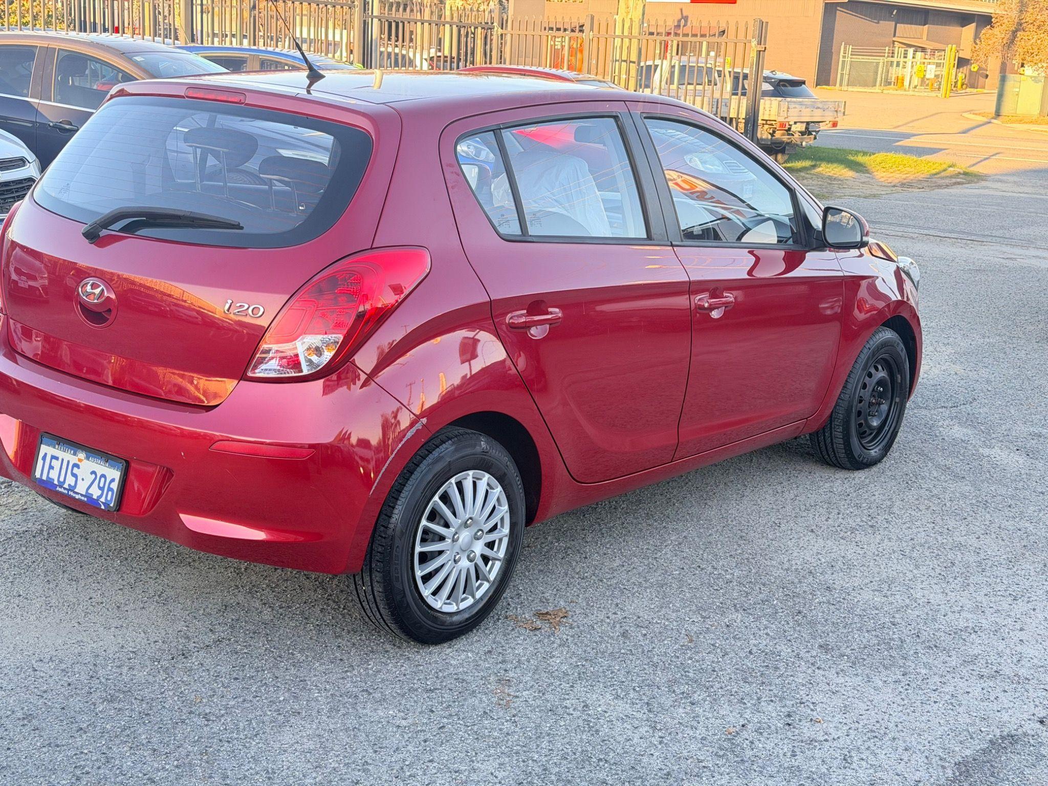 HYUNDAI i20