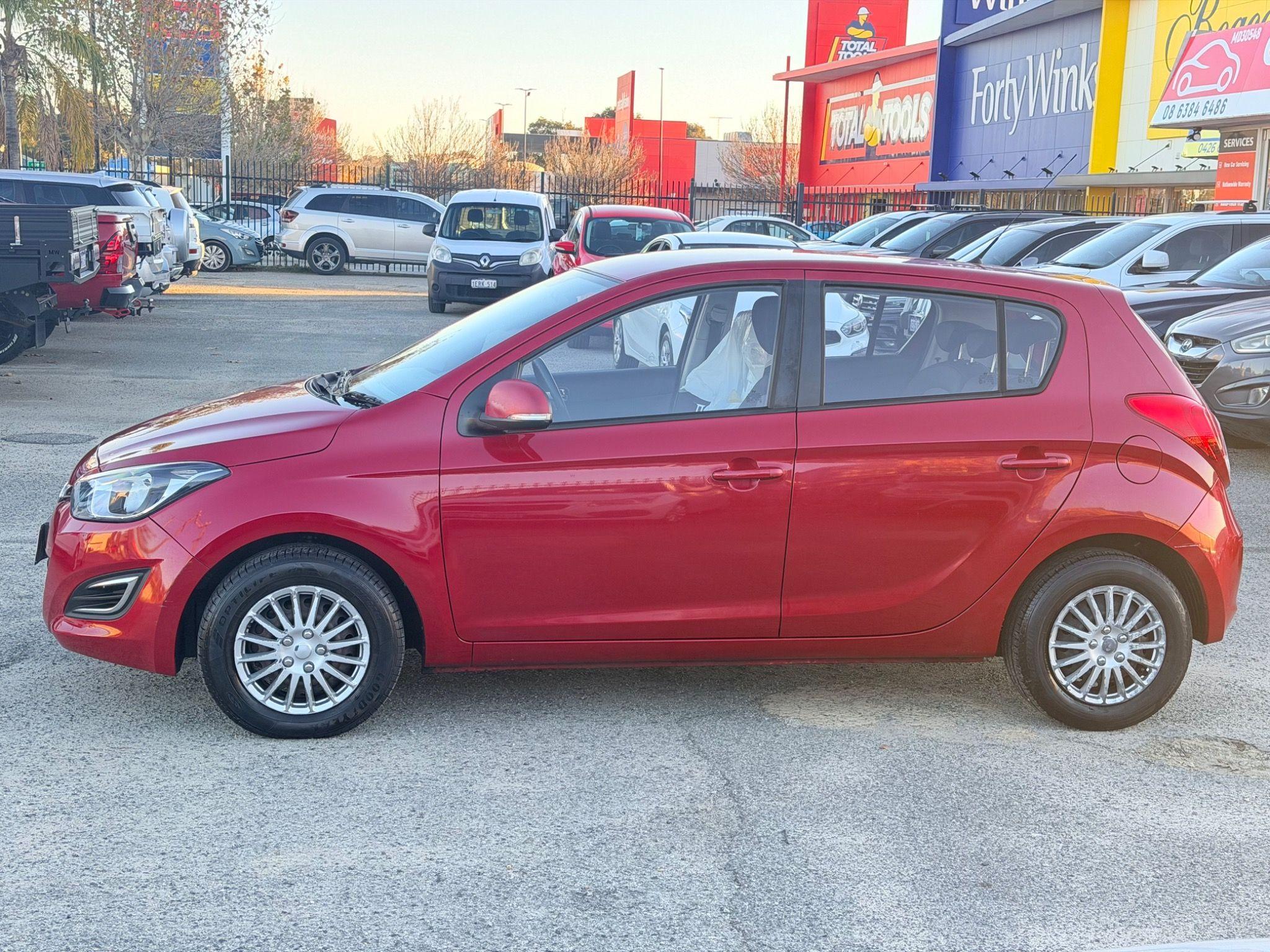 HYUNDAI i20