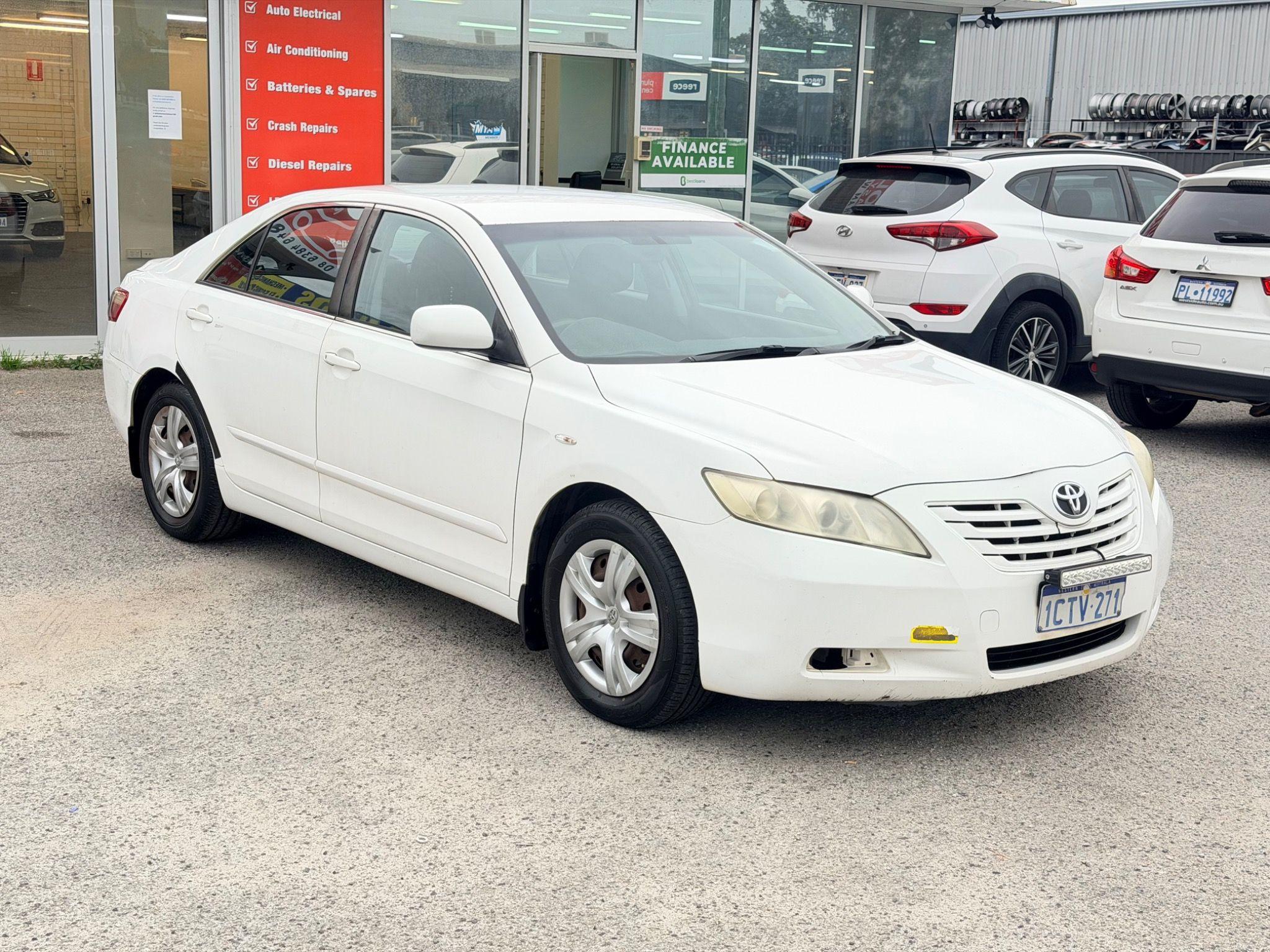 TOYOTA CAMRY