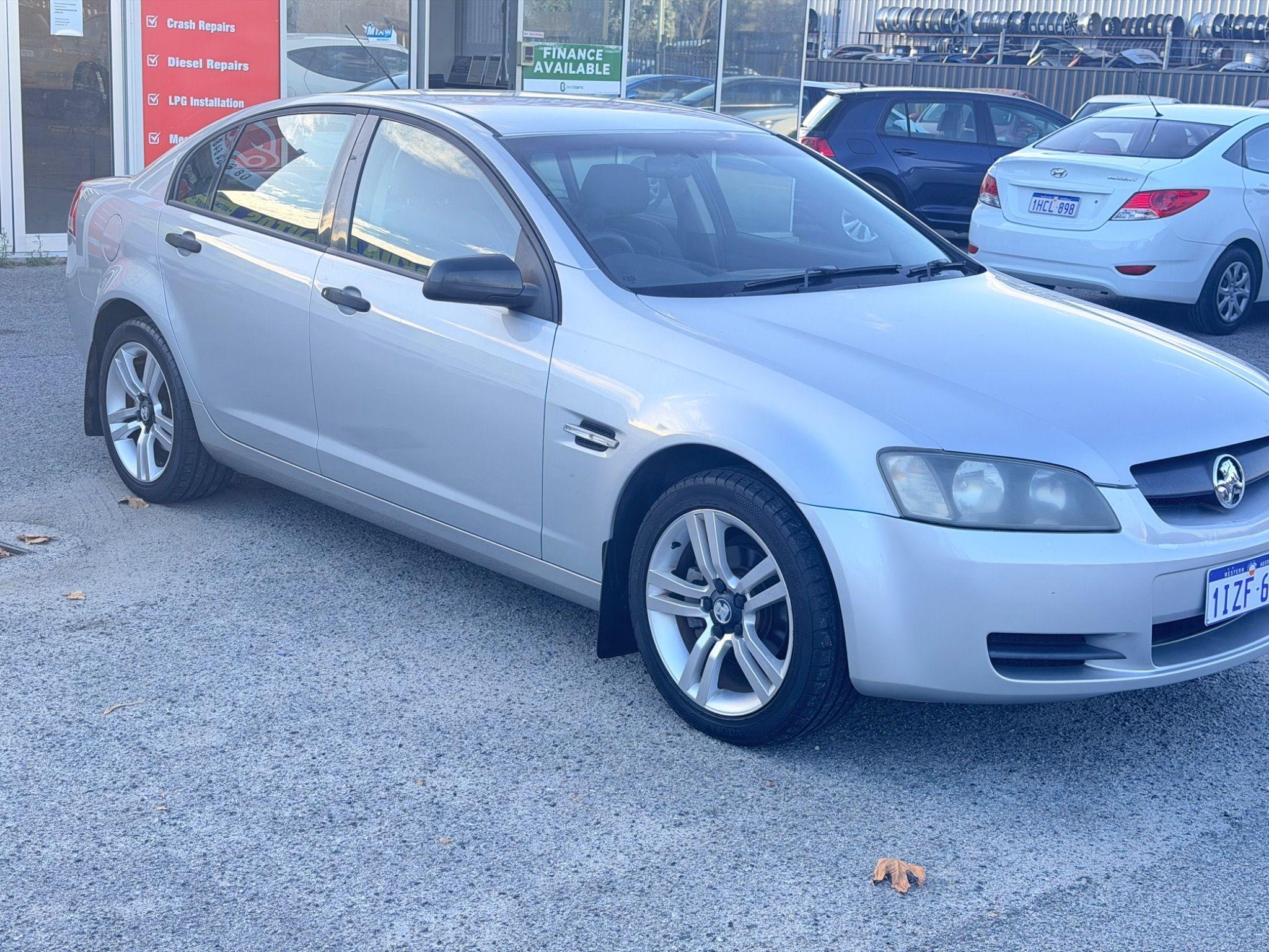 HOLDEN COMMODORE