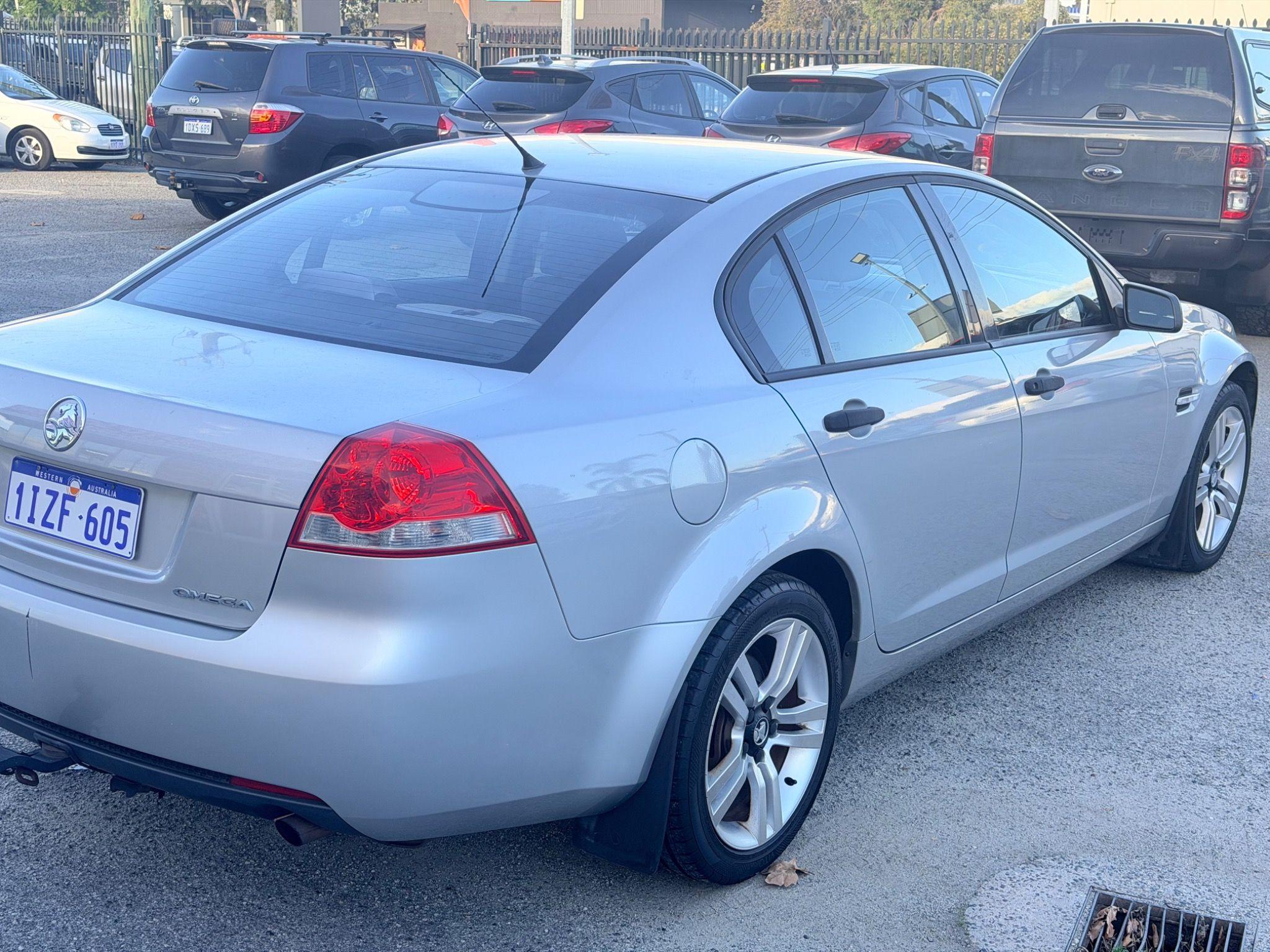 HOLDEN COMMODORE
