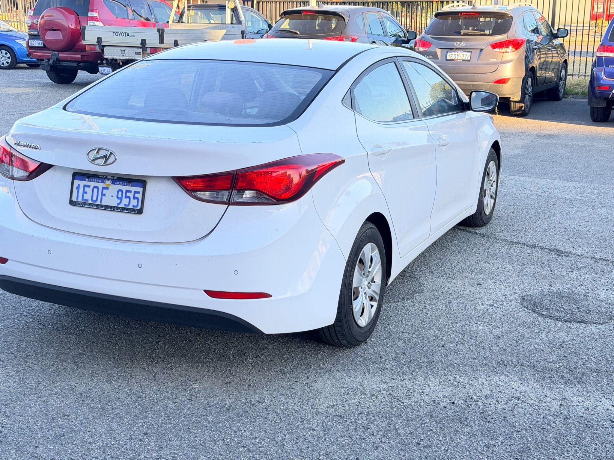 HYUNDAI ELANTRA