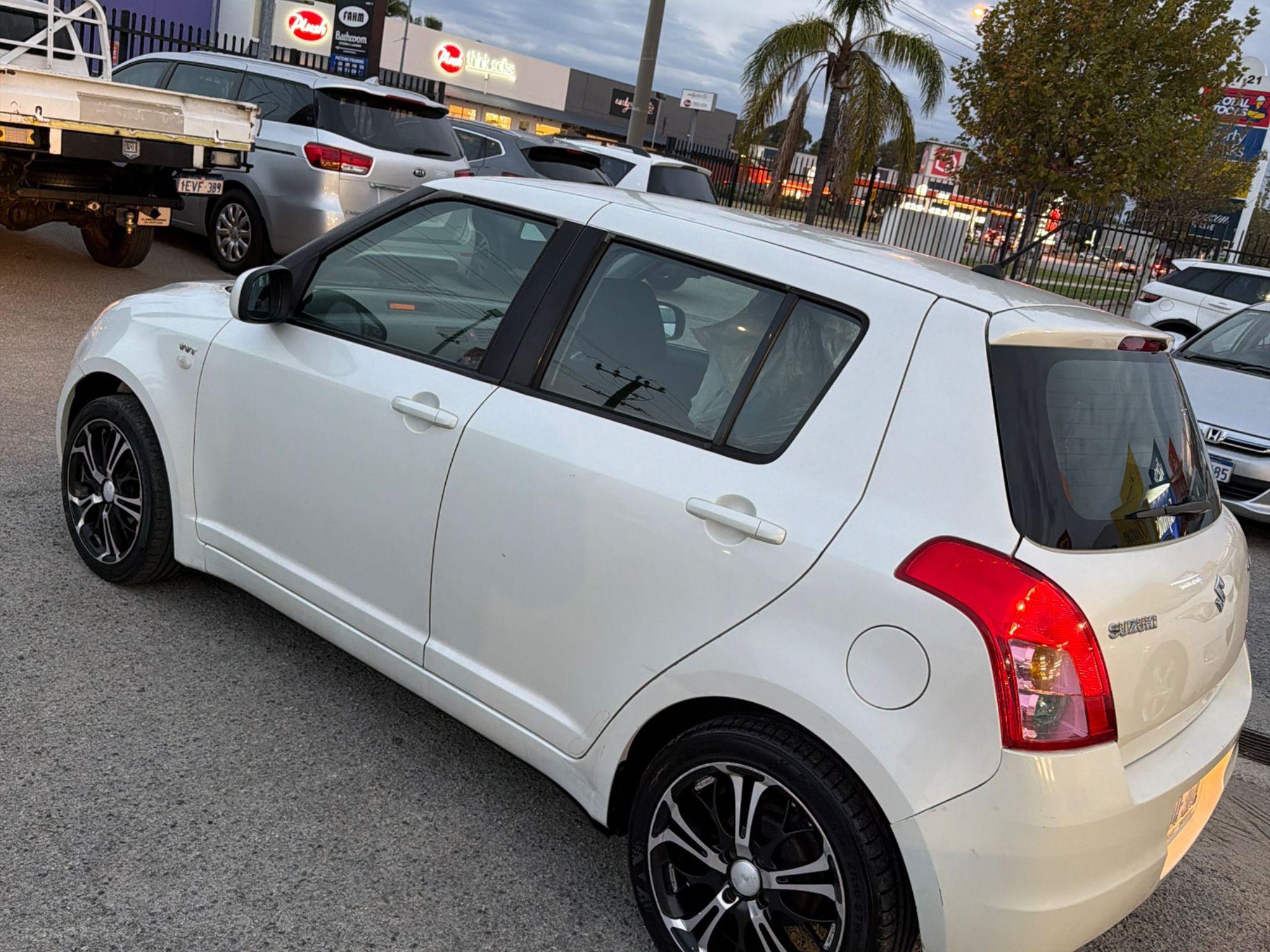 SUZUKI SWIFT