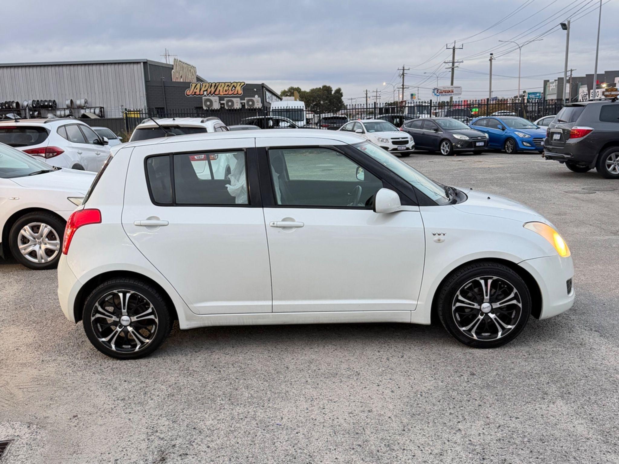 SUZUKI SWIFT
