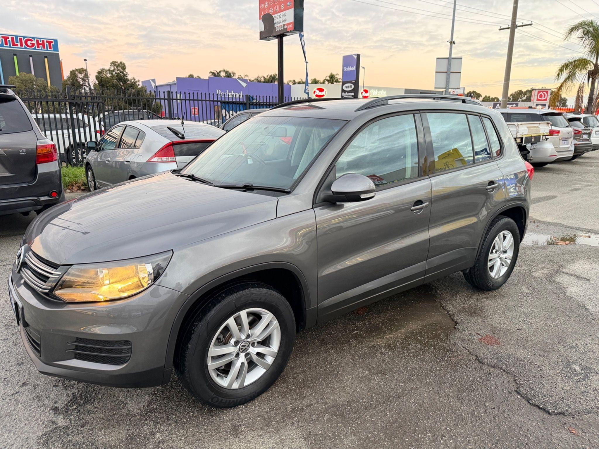 VOLKSWAGEN TIGUAN