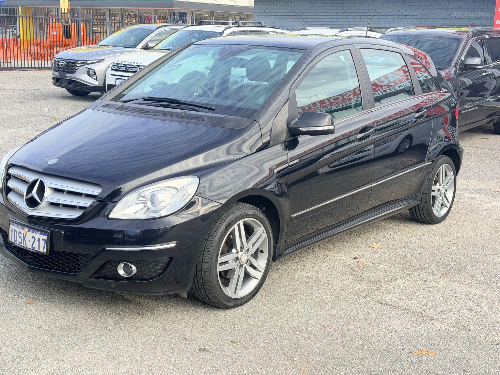 MERCEDES-BENZ B180