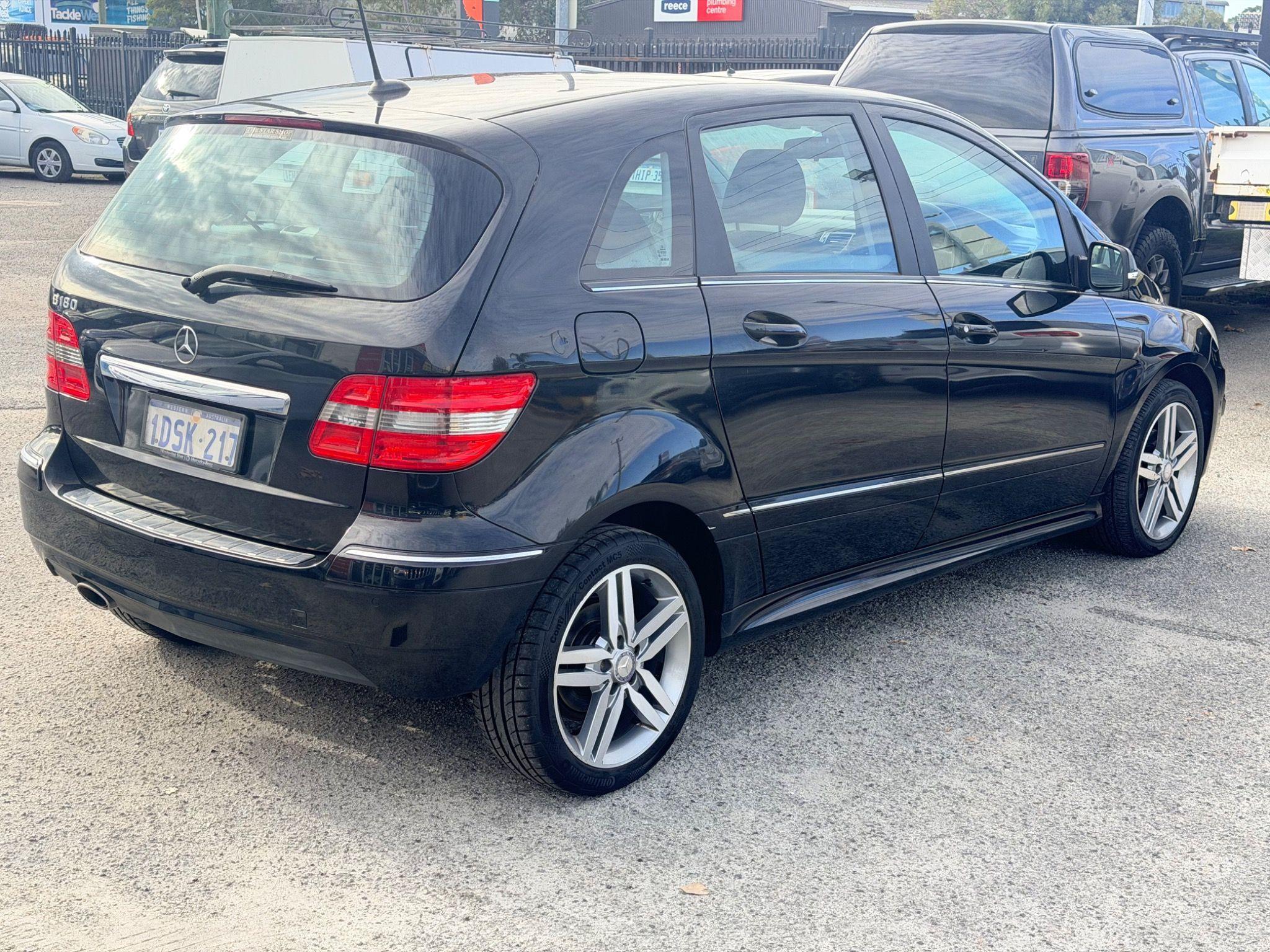 MERCEDES-BENZ B180