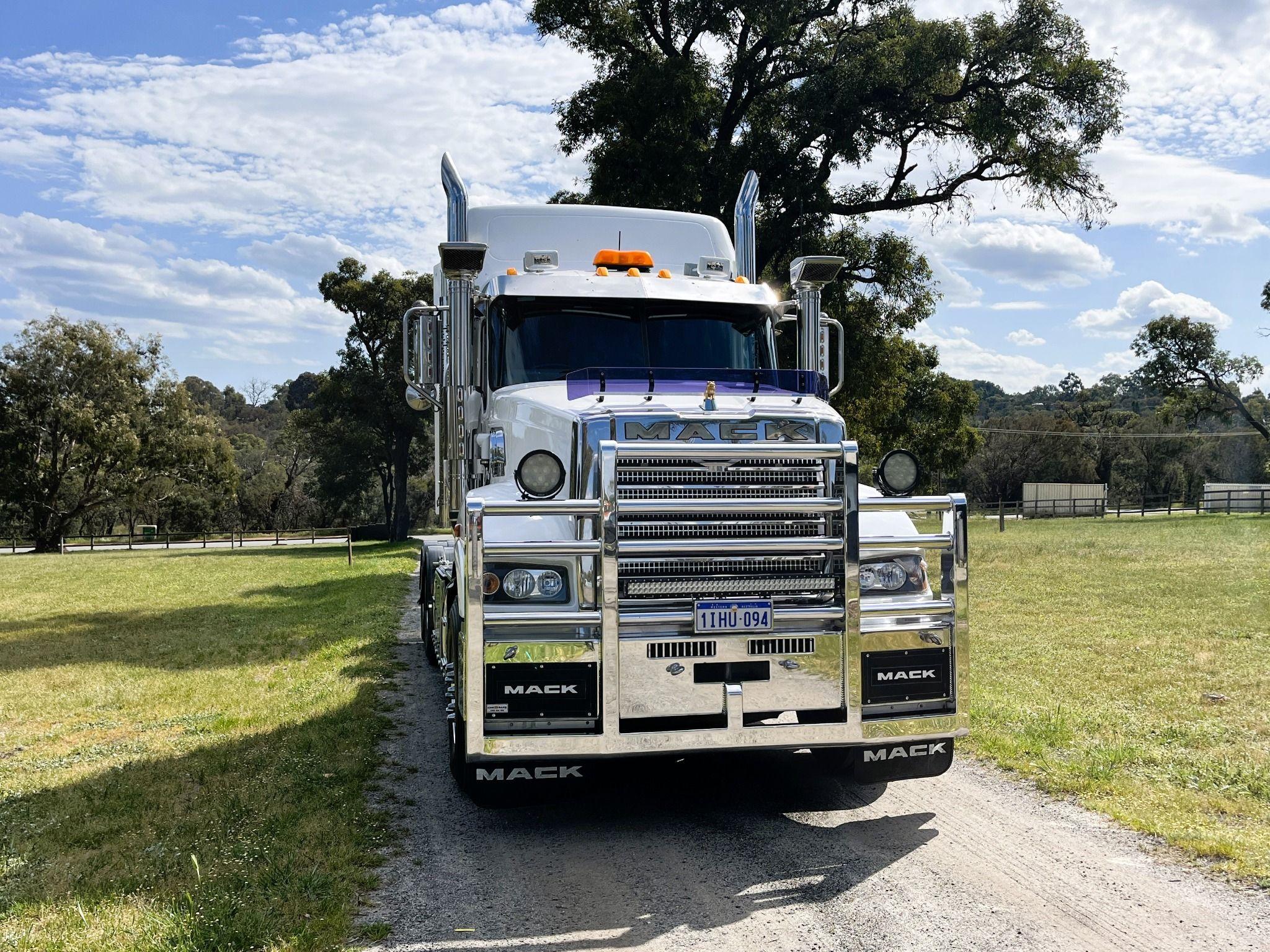 MACK SUPERLINER