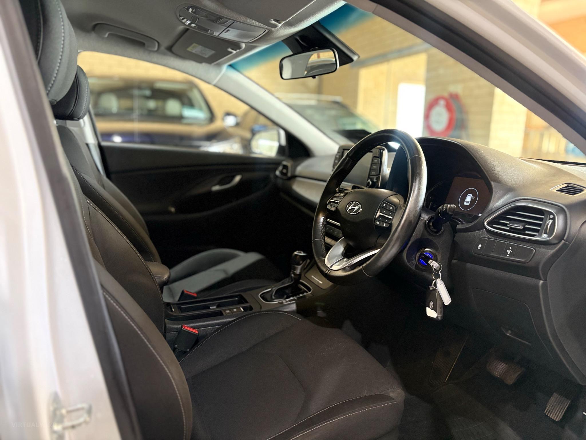 HYUNDAI i30
