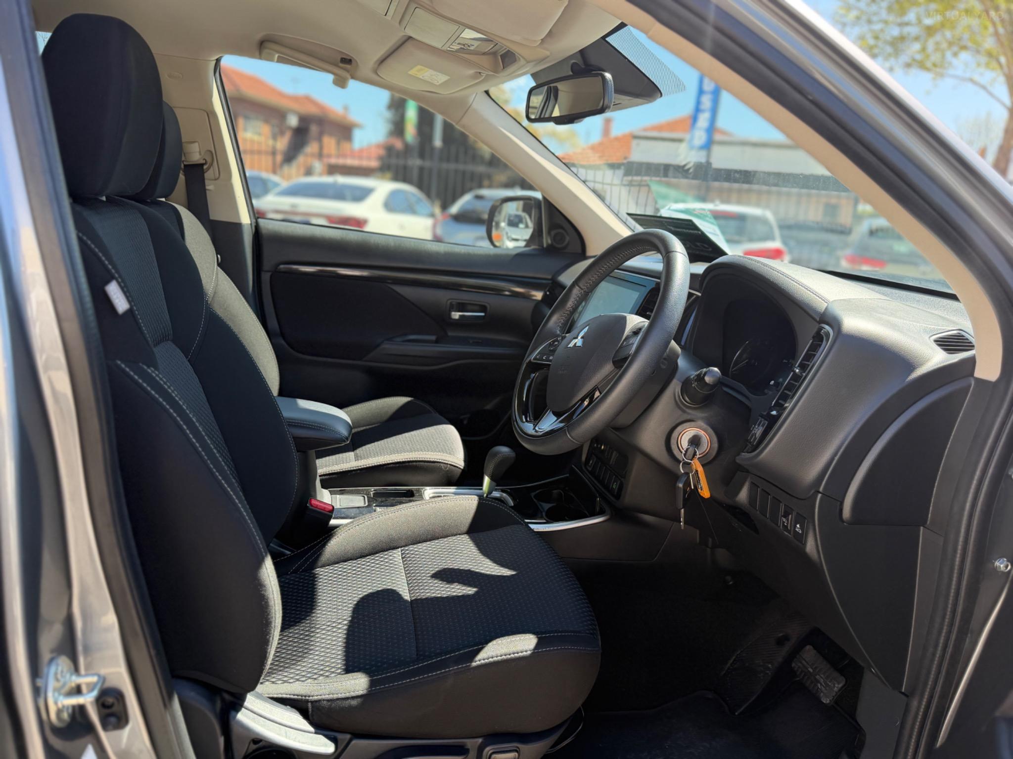 MITSUBISHI OUTLANDER