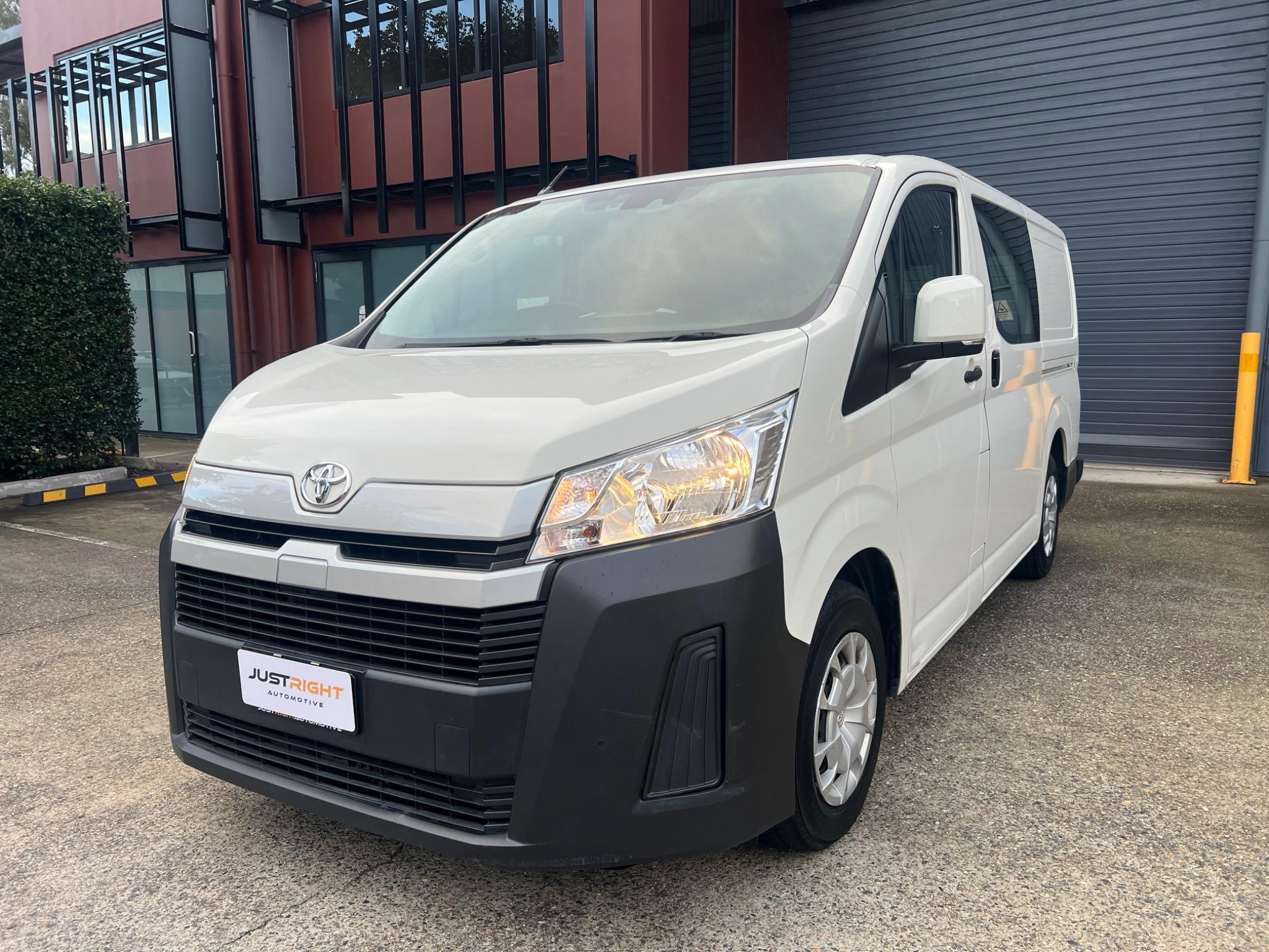 TOYOTA HIACE