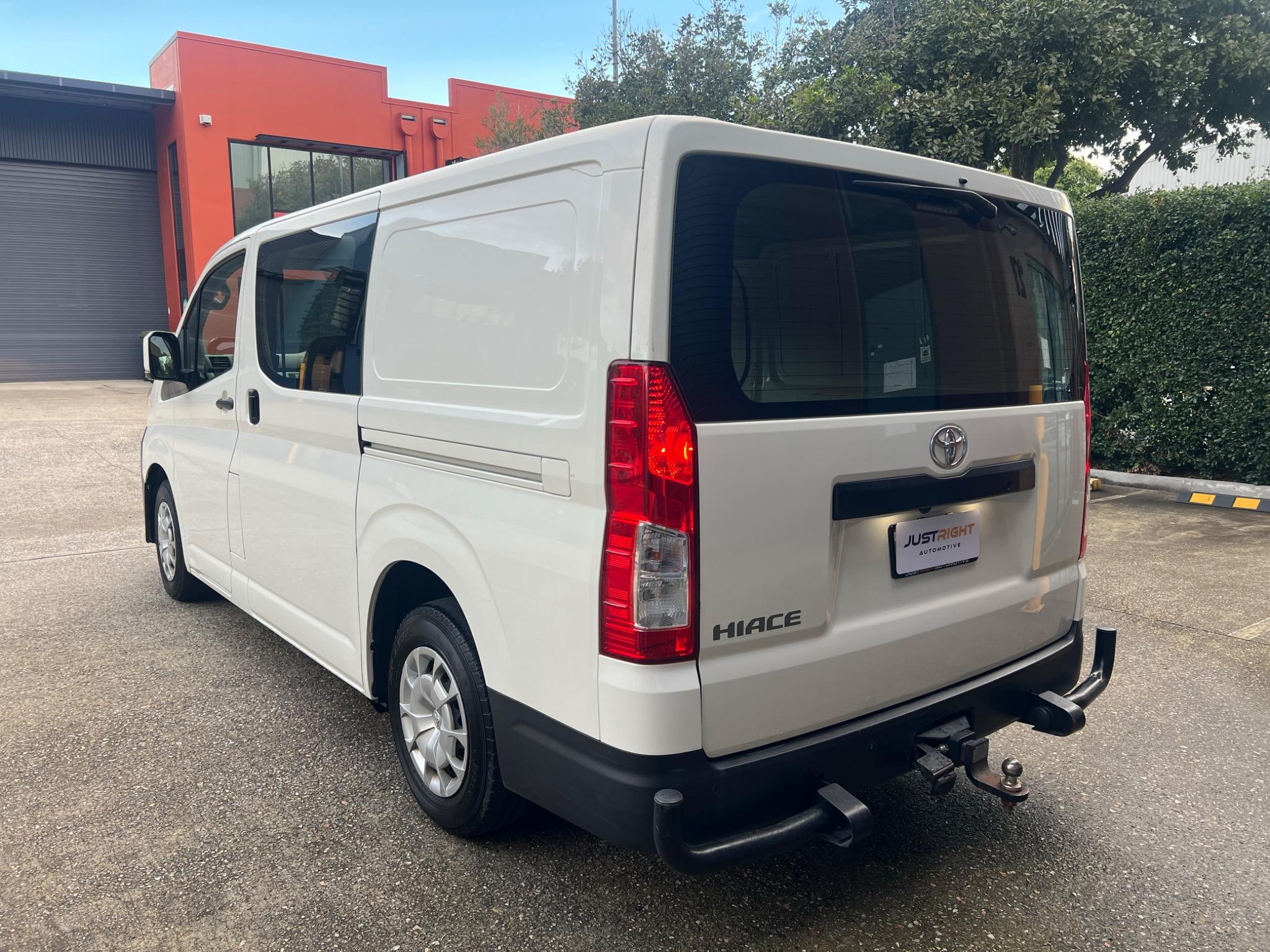 TOYOTA HIACE