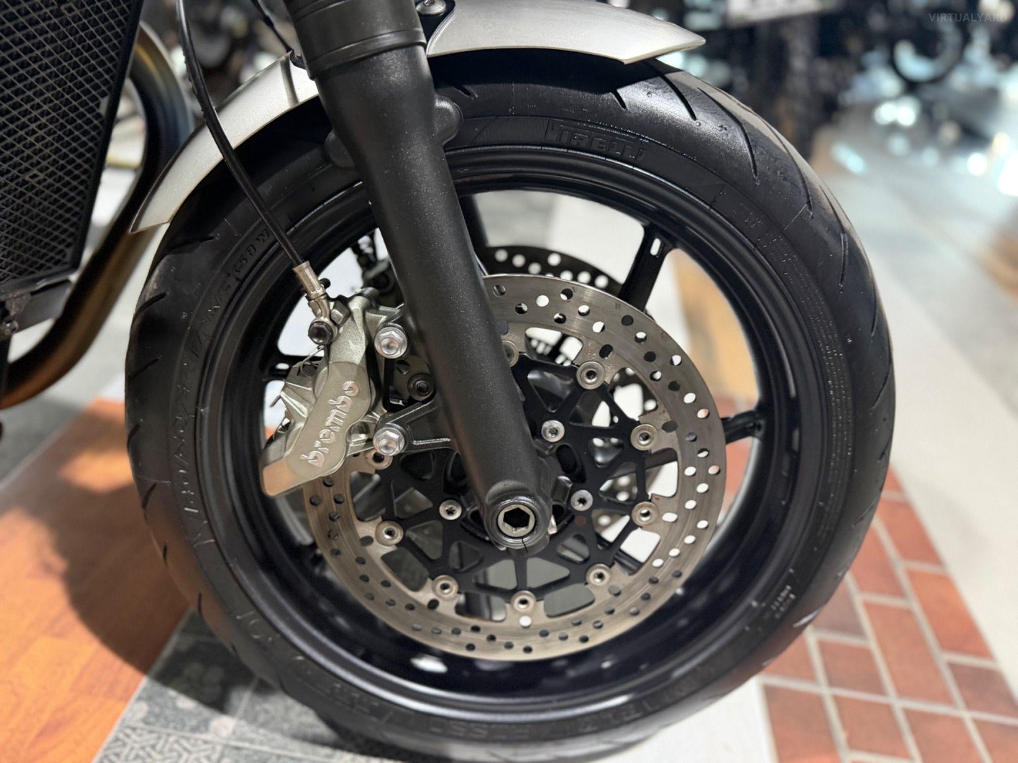 TRIUMPH TWIN SPEED 1200 ABS